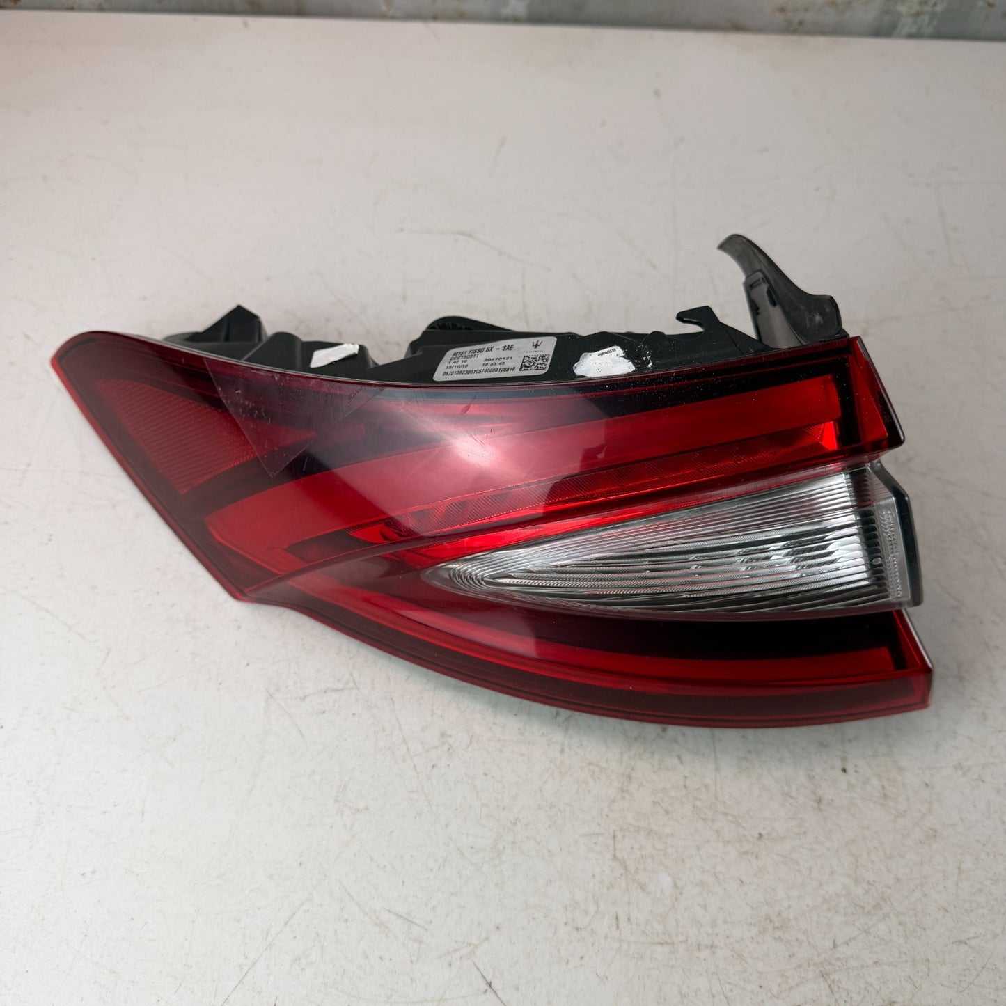 2017-2024 MASERATI LEVANTE REAR LEFT DRIVER SIDE OUTER TAIL LIGHT LAMP 20670121