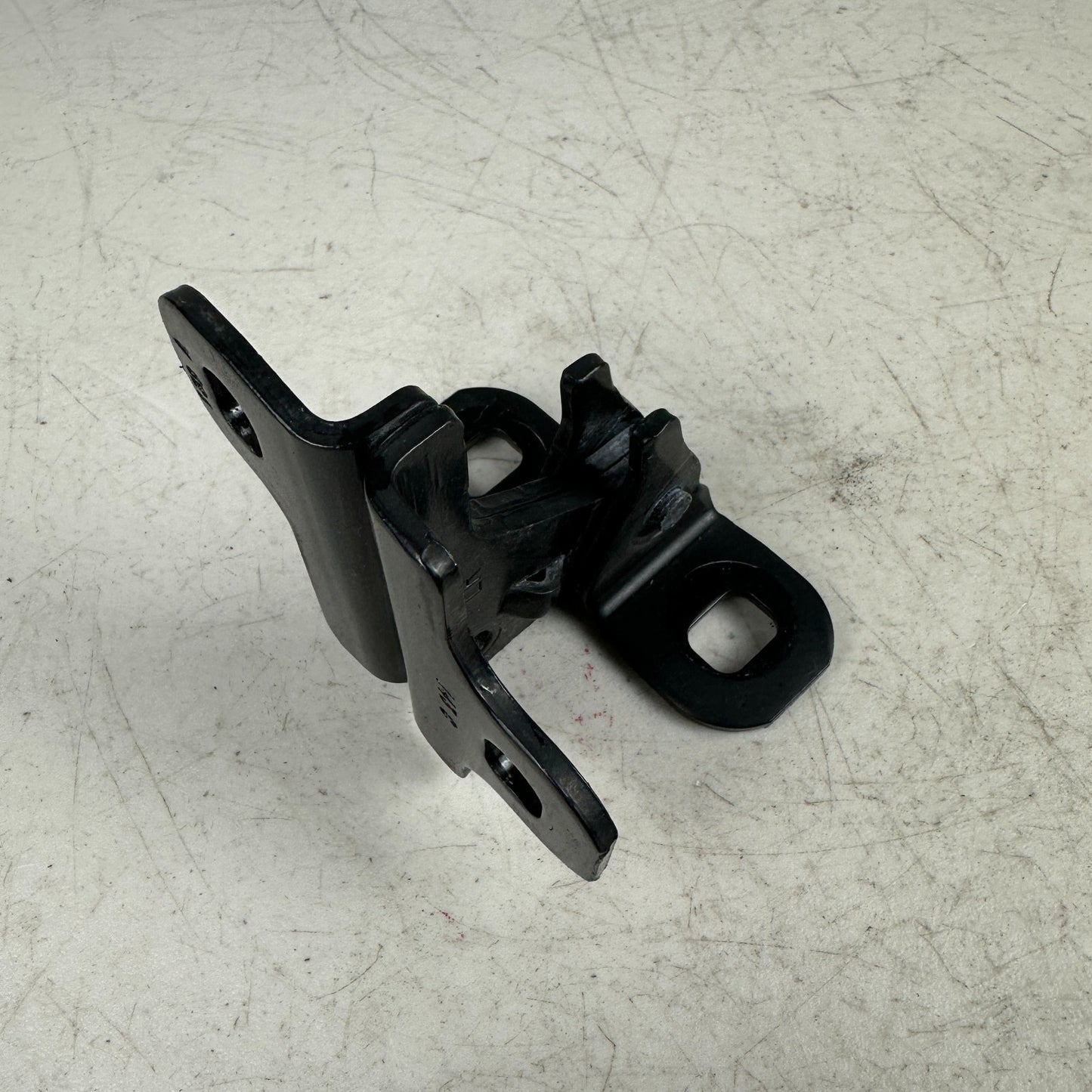 2014-2019 CHEVROLET CORVETTE C7 UPPER LEFT DRIVER SIDE DOOR HINGE BLACK OEM