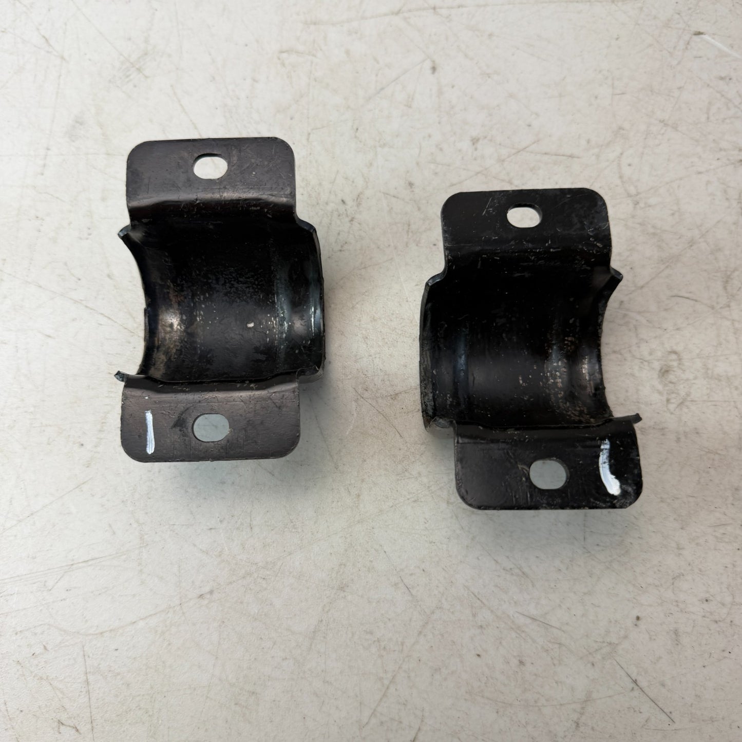 2016-2024 CHEVY CAMARO FRONT STABILIZER SWAY BAR CLAMP BRACKET PAIR 20936092 OEM
