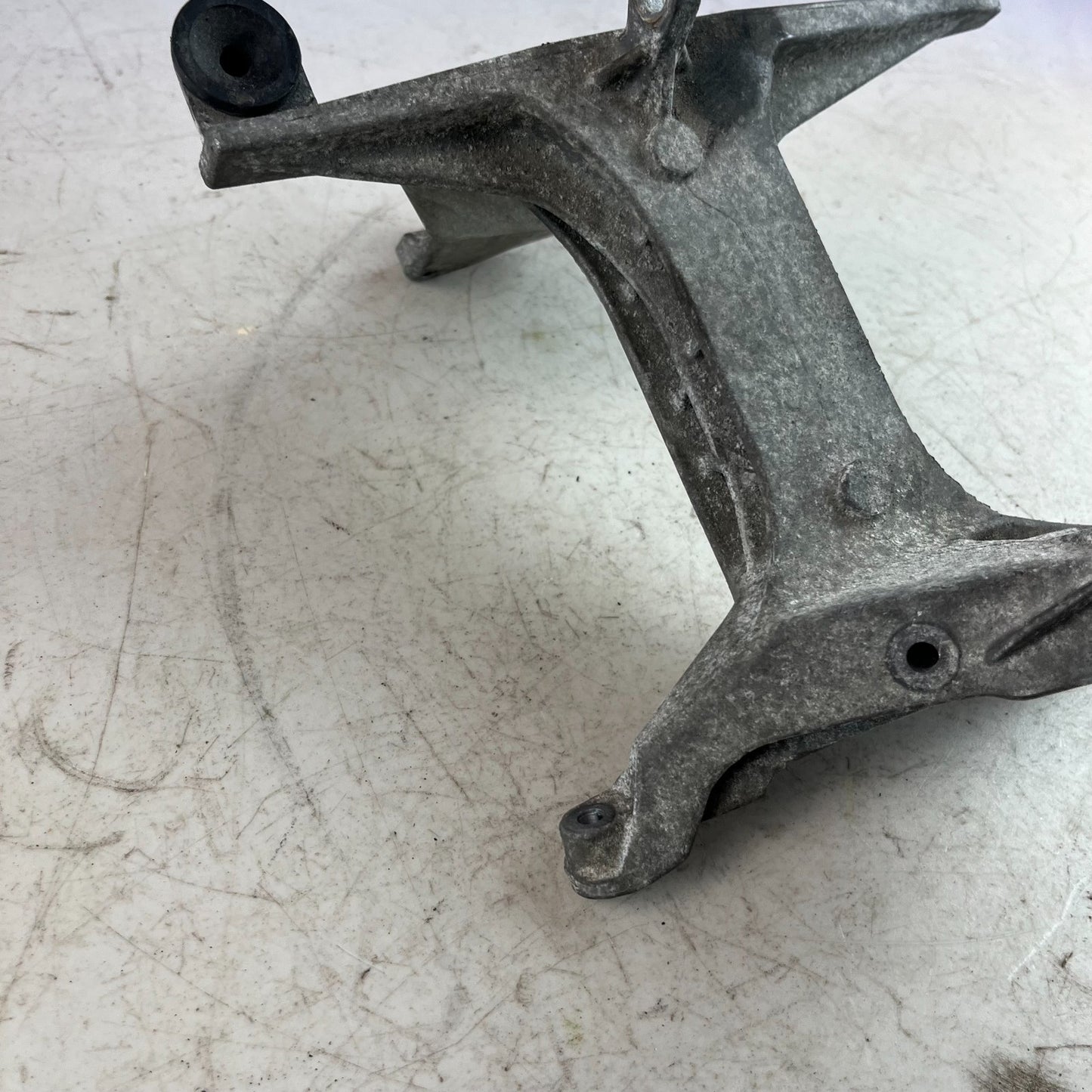 2015 - 2018 MERCEDES W205 C300 2.0L INTERCOOLER SUPPORT BRACKET A2740981439 OEM
