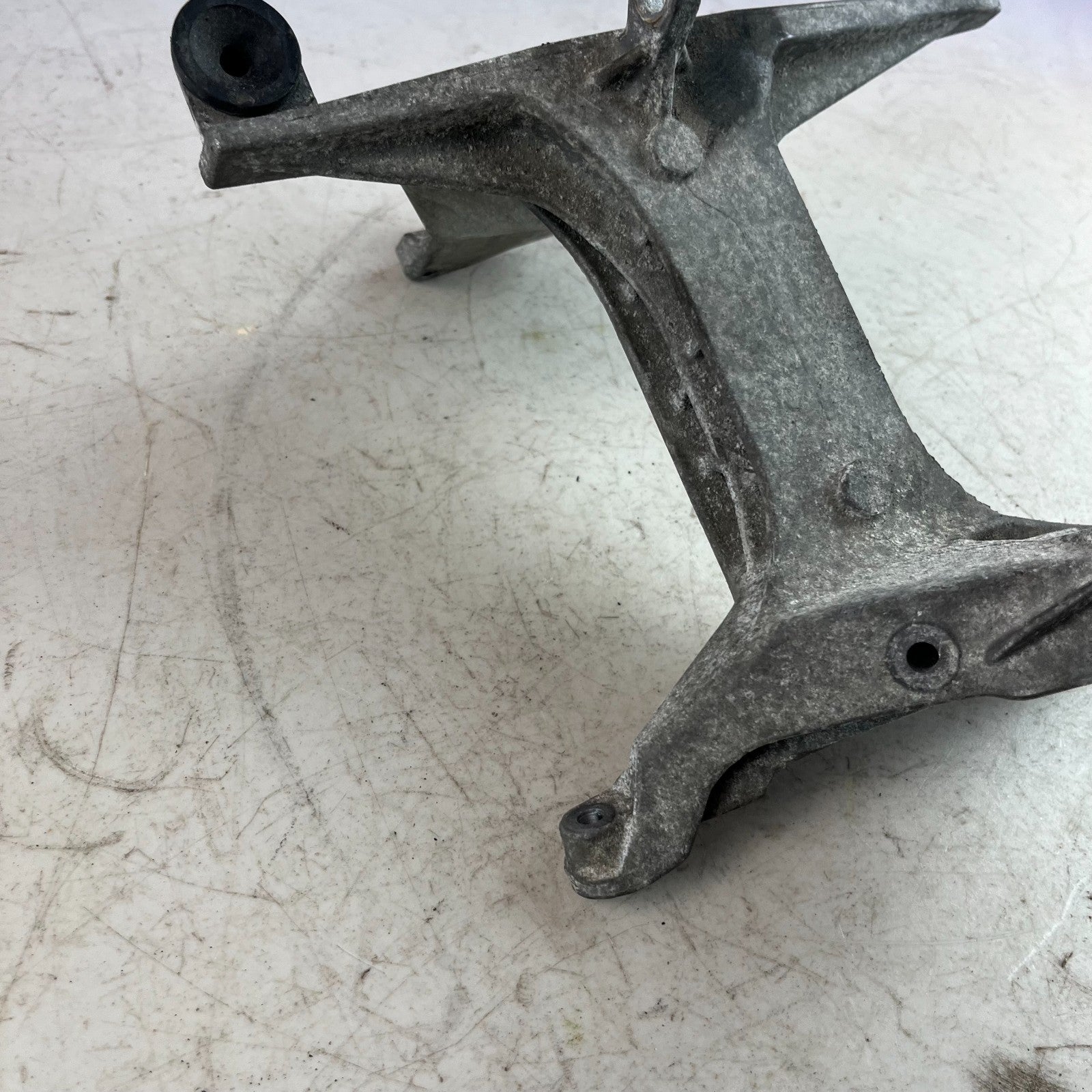 2015 - 2018 MERCEDES W205 C300 2.0L INTERCOOLER SUPPORT BRACKET A2740981439 OEM
