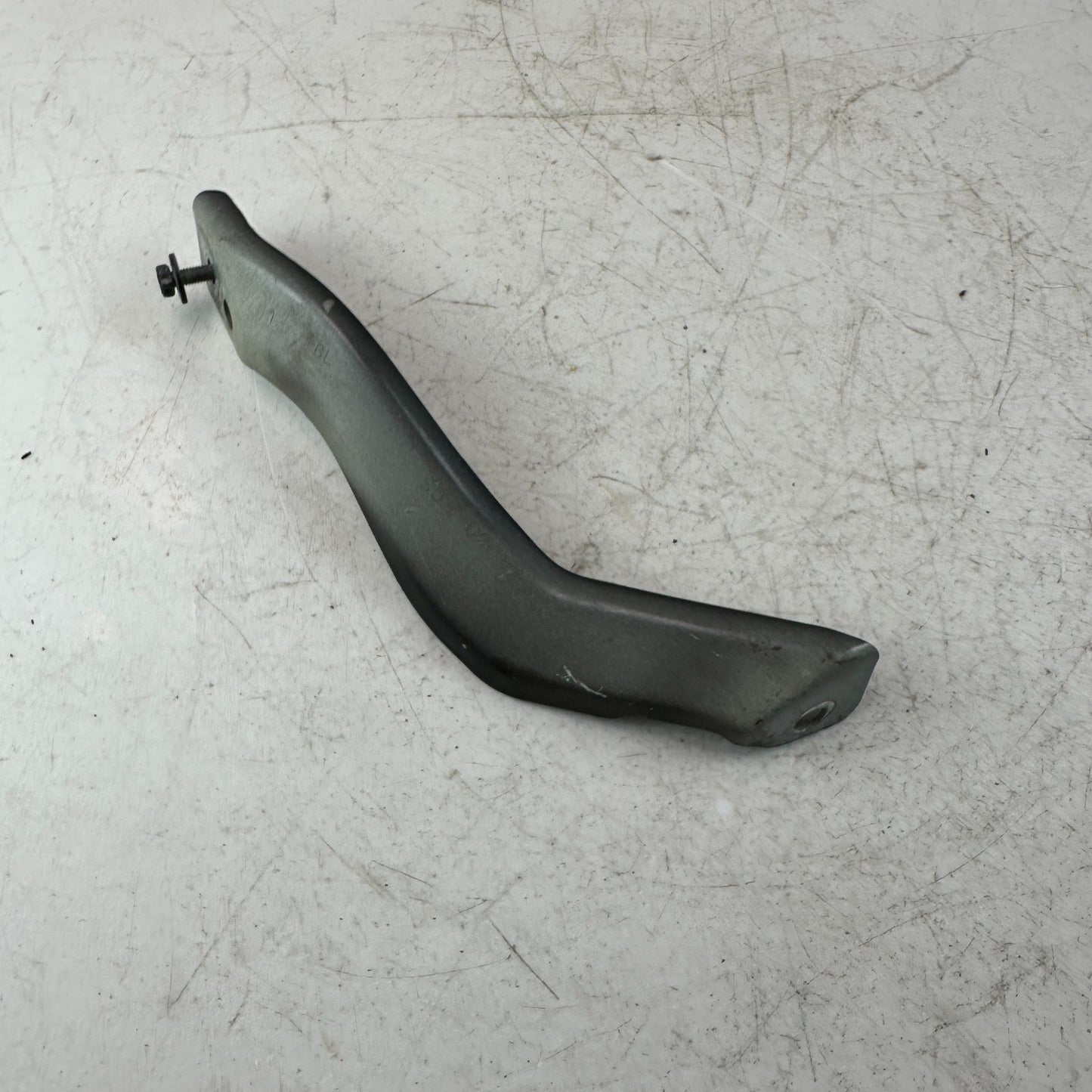 2016-2024 CHEVROLET CAMARO LEFT FENDER MOUNT GUIDE SUPPORT BRACKET 23438030 OEM