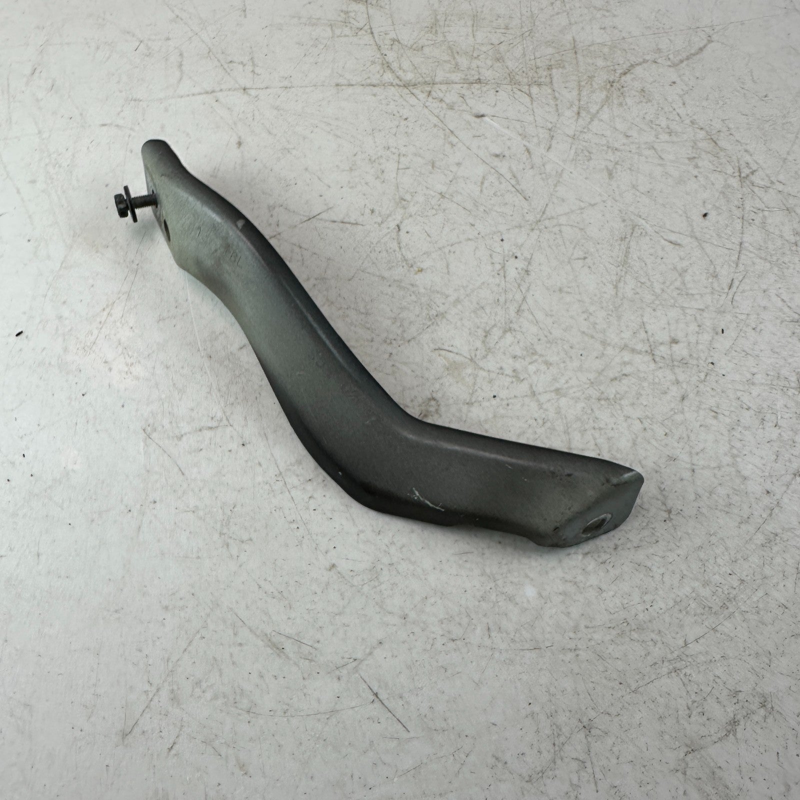 2016-2024 CHEVROLET CAMARO LEFT FENDER MOUNT GUIDE SUPPORT BRACKET 23438030 OEM