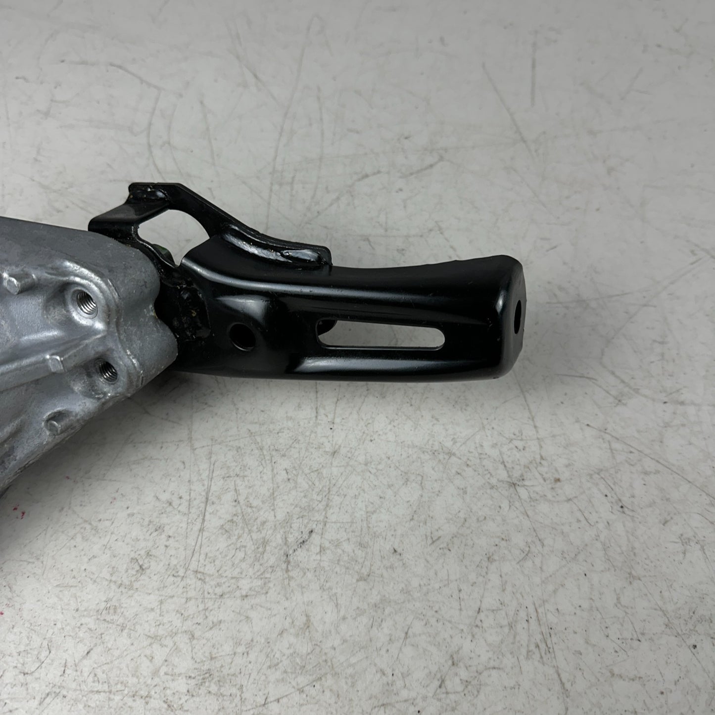 2017-2019 HONDA CR-V FRONT RIGHT PASSENGER SIDE ENIGNE MOTOR SUPPORT MOUNT OEM