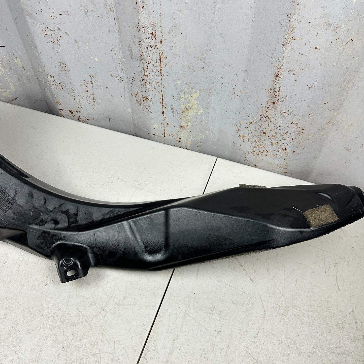 14-19 CHEVROLET CORVETTE C6 REAR RIGHT DIFFERENTIAL OIL COOLER BAFFLE DUCT OEM