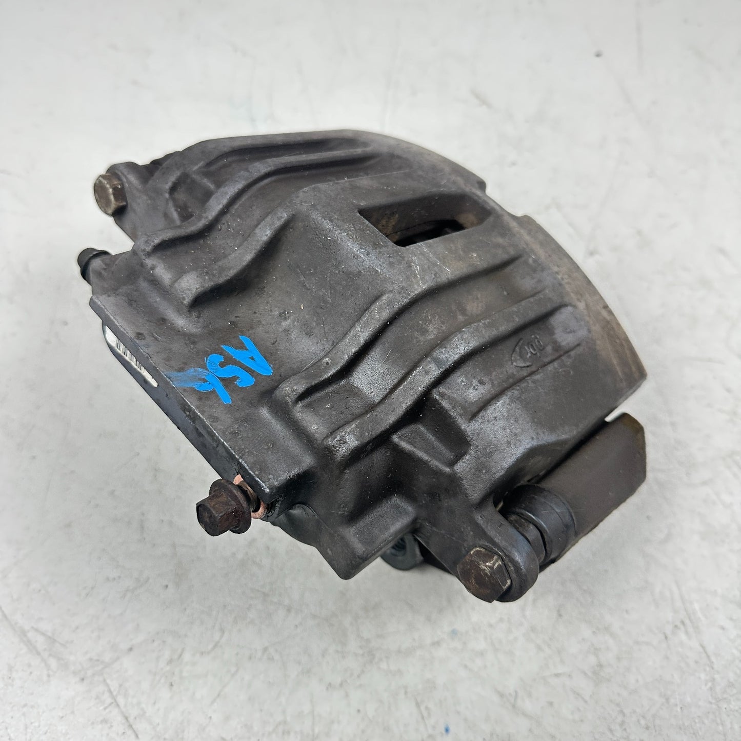 05-13 CHEVROLET CORVETTE FRONT RIGHT PASSENGER SIDE BRAKE CALIPER W/ BRAKE PADS