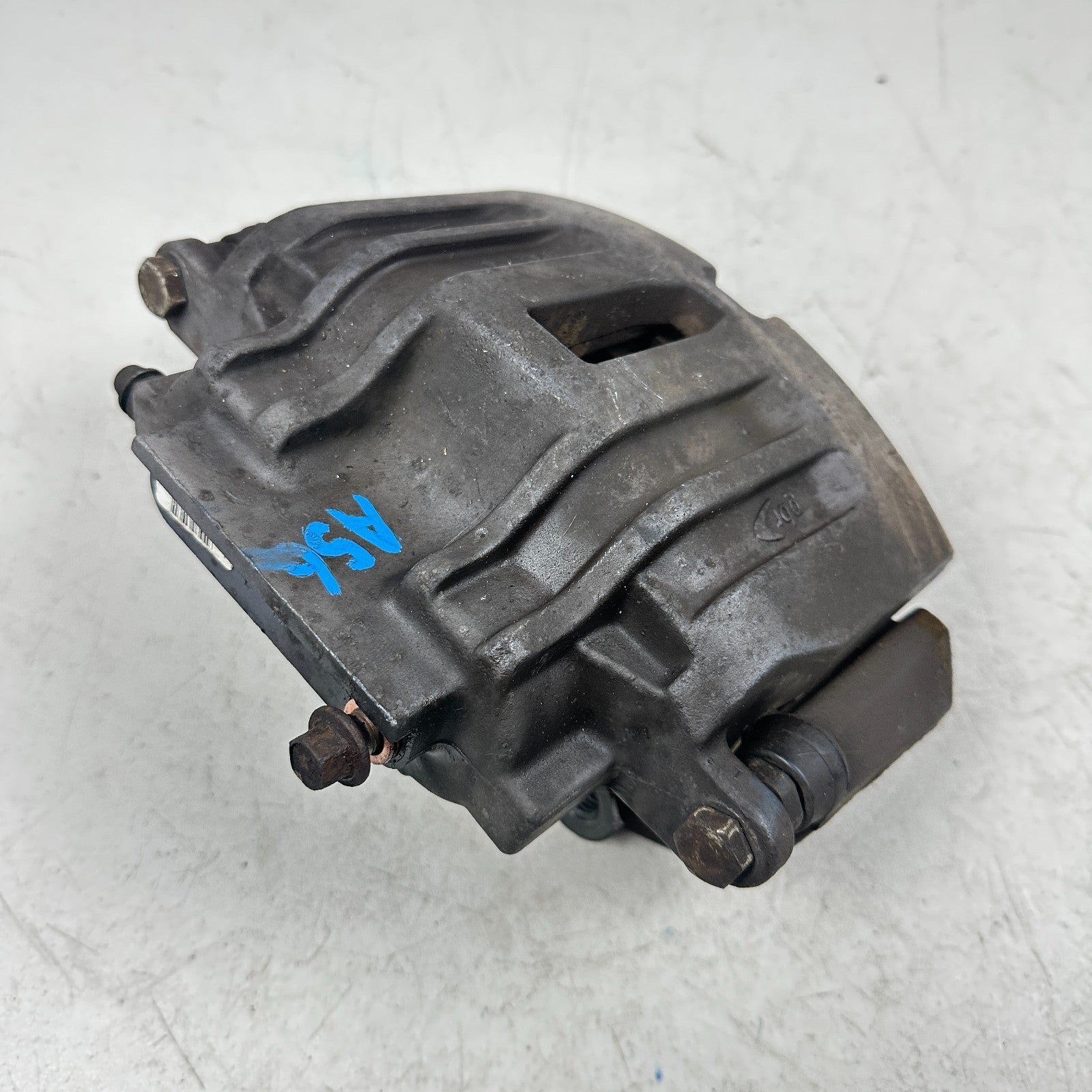 05-13 CHEVROLET CORVETTE FRONT RIGHT PASSENGER SIDE BRAKE CALIPER W/ BRAKE PADS