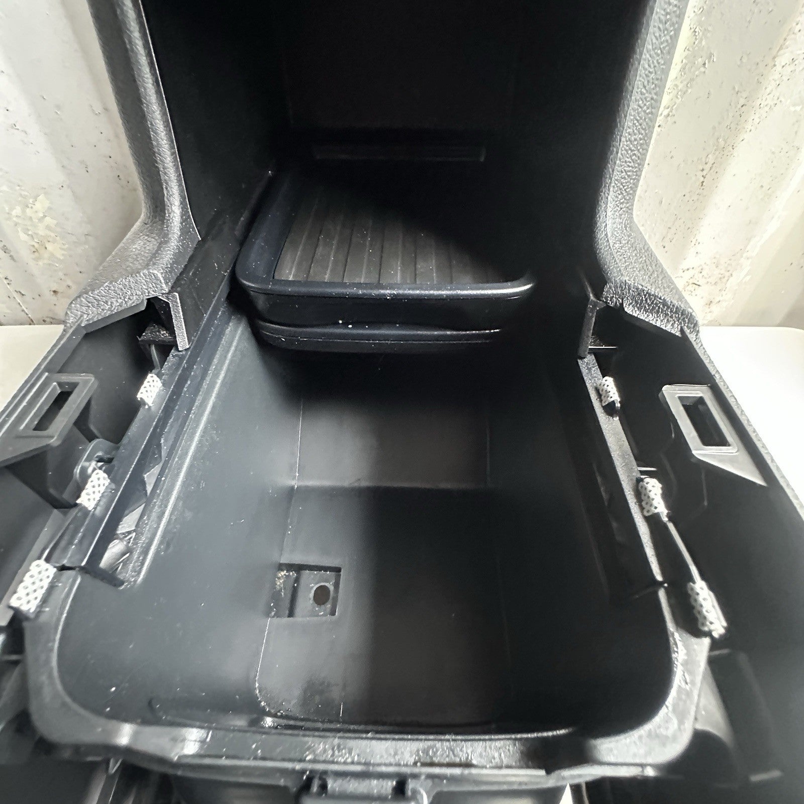 2016-2020 Kia SORENTO Center Console Armrest Lid Storage Assembly