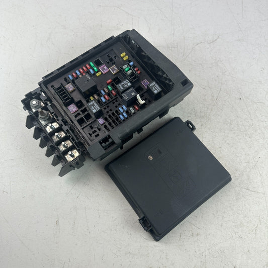 2018 CHEVROLET CAMARO ENGINE COMPARTMENT FUSE BOX RELAY BLOCK 84044721 OEM