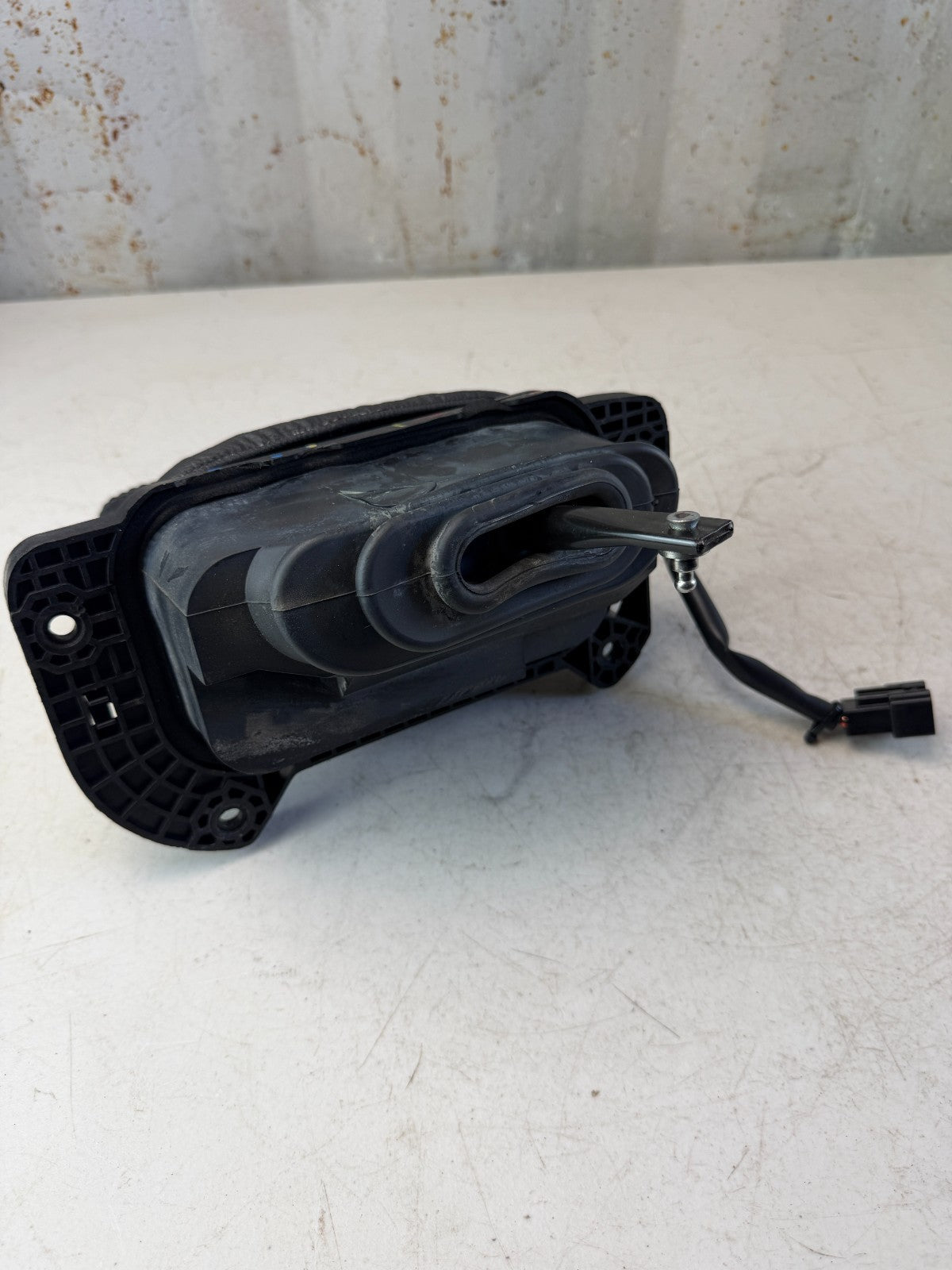 2005 Chevy CORVETTE C6 AUTOMATIC TRANSMISSION SHIFTER LEVER ASSEMBLY OEM 1 2 3