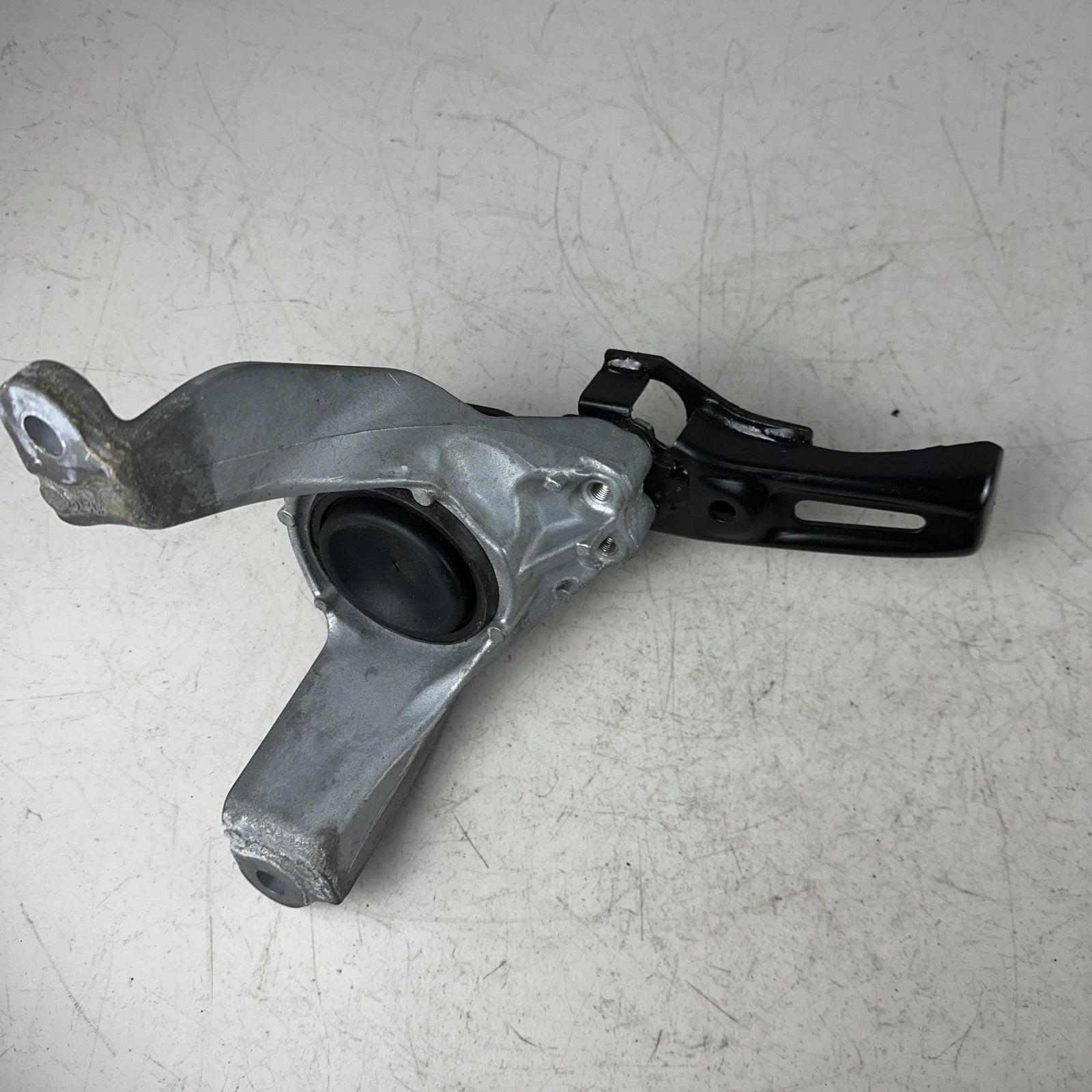 2017-2019 HONDA CR-V FRONT RIGHT PASSENGER SIDE ENIGNE MOTOR SUPPORT MOUNT OEM