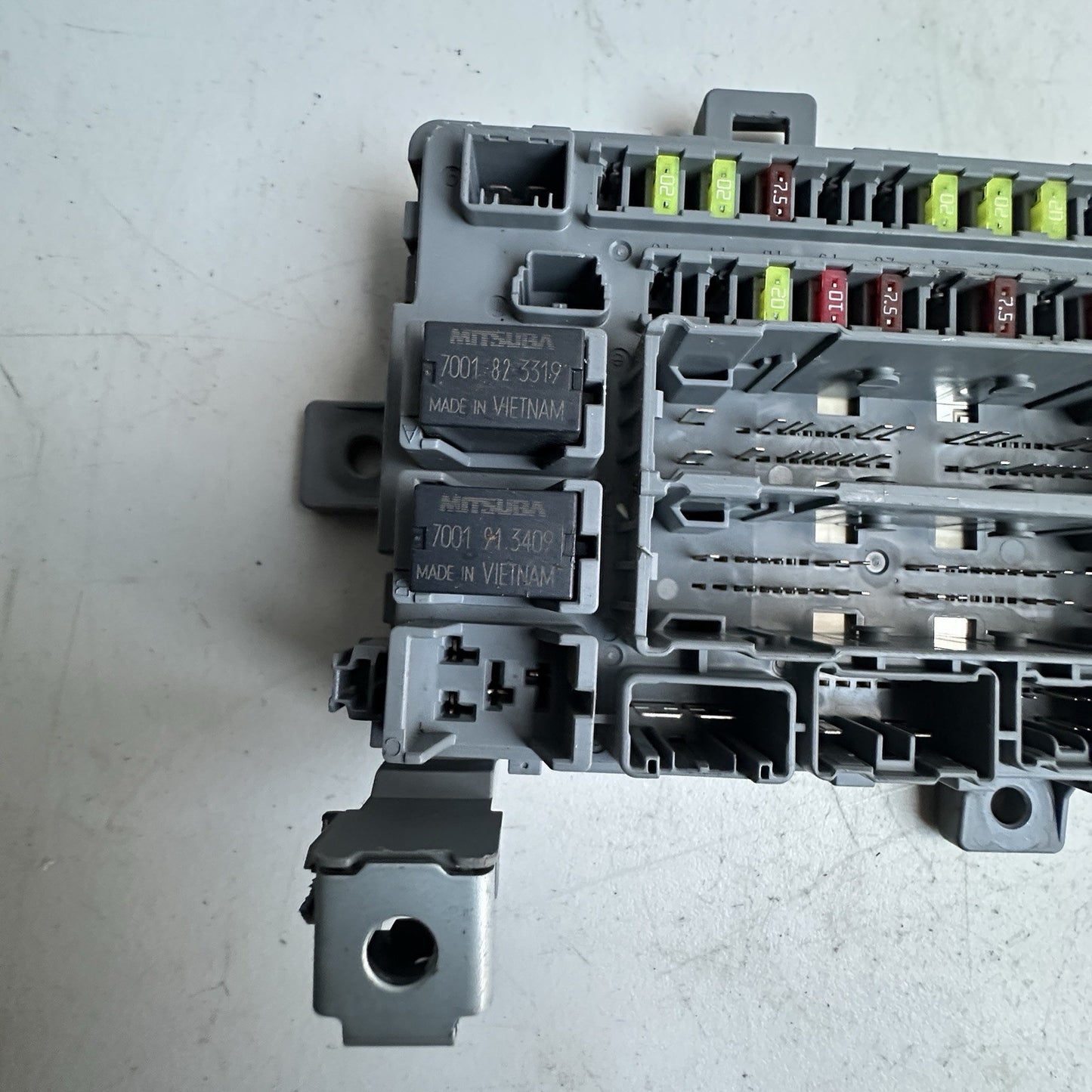 2014-2017 Acura RLX OEM Right Front Dash Fuse Box Module Junction Box