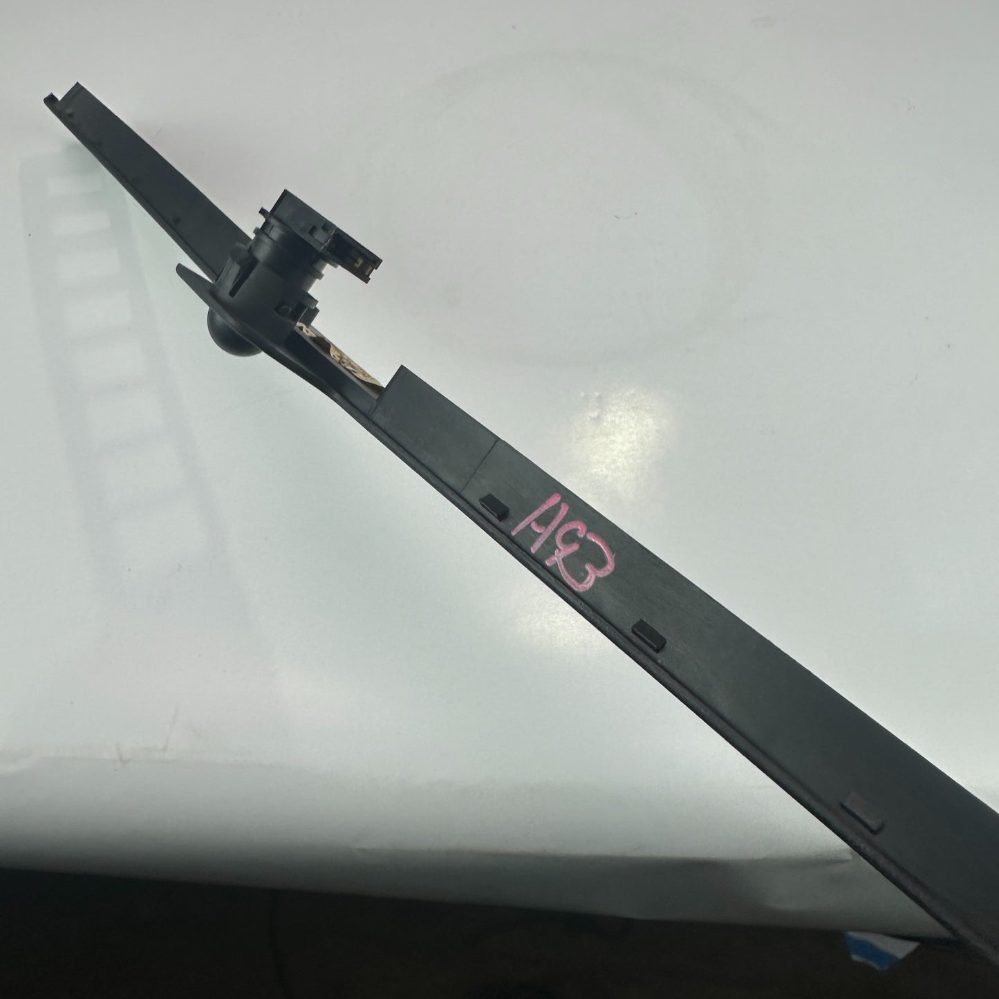 10-15 CHEVROLET CAMARO UPPER DASH DEFROST VENT WITH CLIMATE SENSOR 13245029 OEM