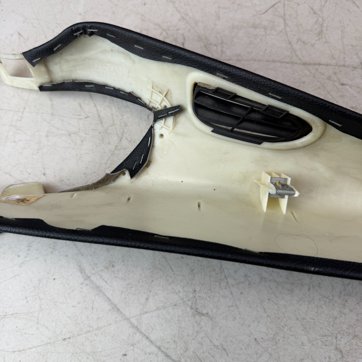 2005-2013 CHEVROLET CORVETTE C6 FRONT LEFT DRIVER A PILLAR COVER TRIM 10441171