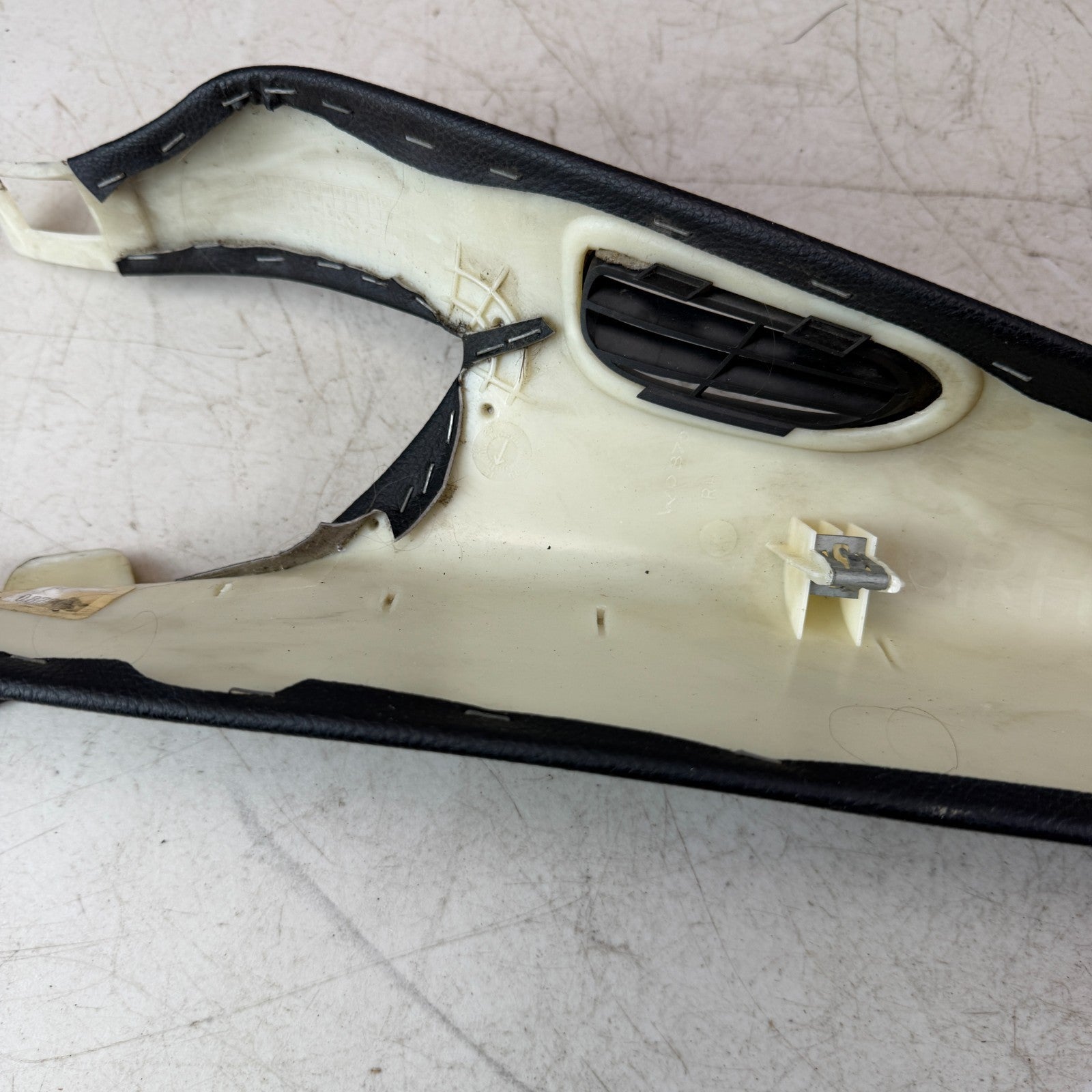 2005-2013 CHEVROLET CORVETTE C6 FRONT LEFT DRIVER A PILLAR COVER TRIM 10441171