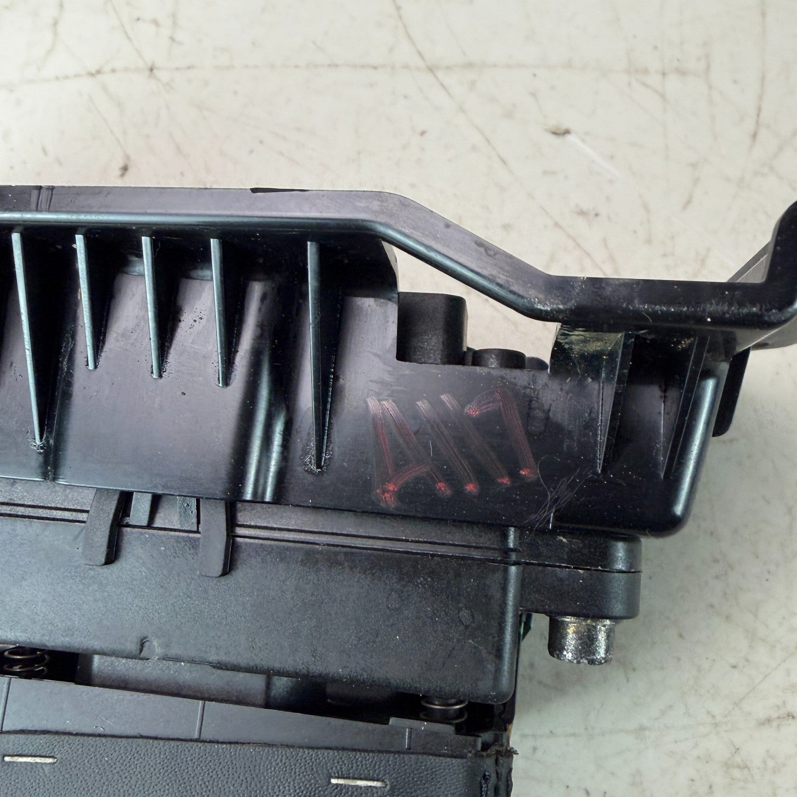 2017-2024 MASERATI LEVANTE AUTOMATIC TRANSMISSION GEAR SHIFTER 670105809 OEM