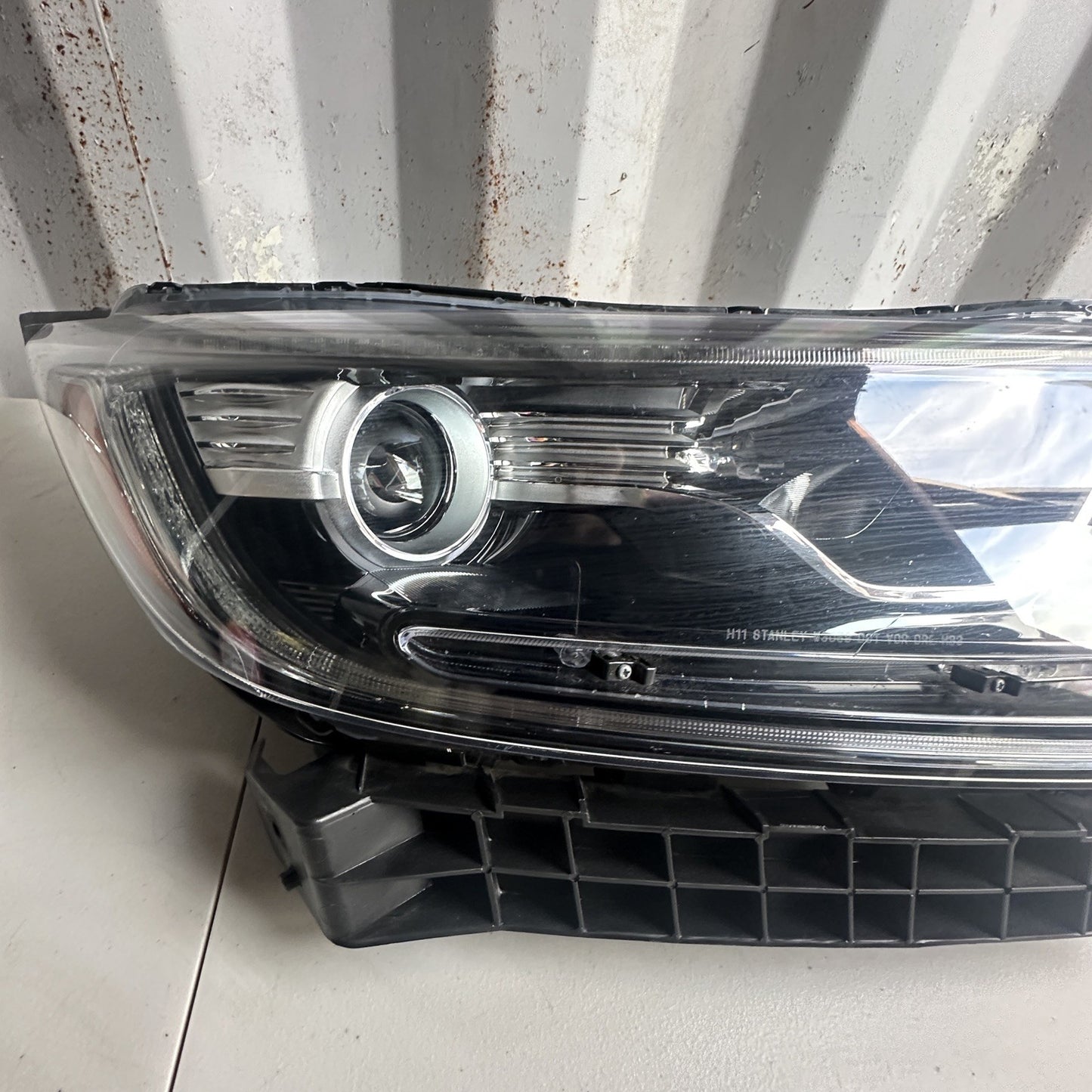   2017-2022 HONDA CR-V RIGHT PASSENGER SIDE HALOGEN HEADLIGHT OEM