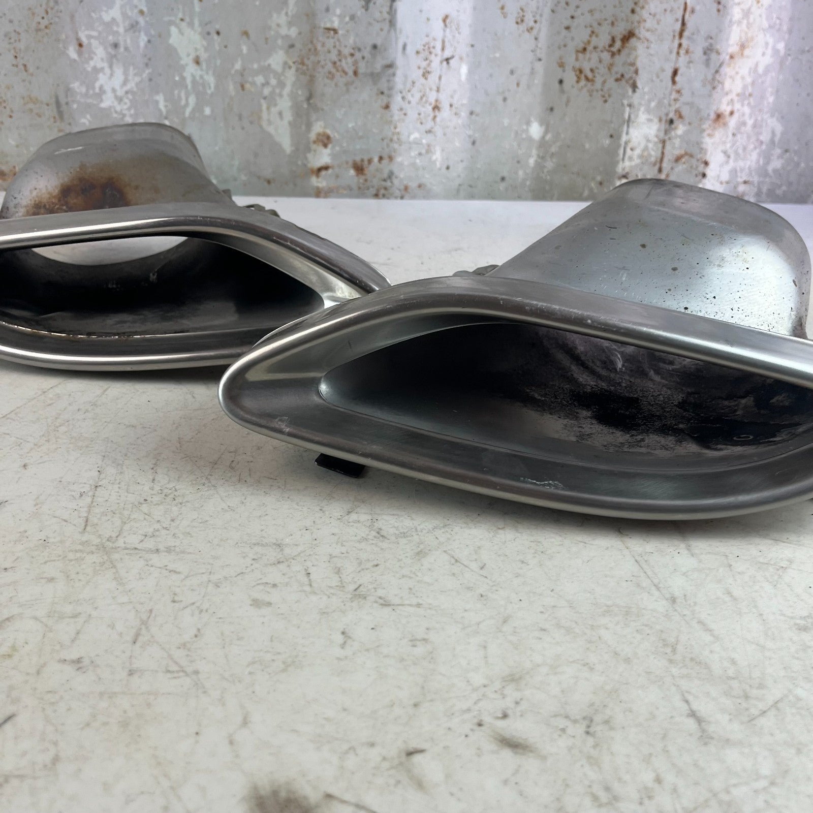 2015-2021 MERCEDES W205 C300 REAR LEFT & RIGHT SIDE EXHAUST MUFFLER TIP PAIR OEM