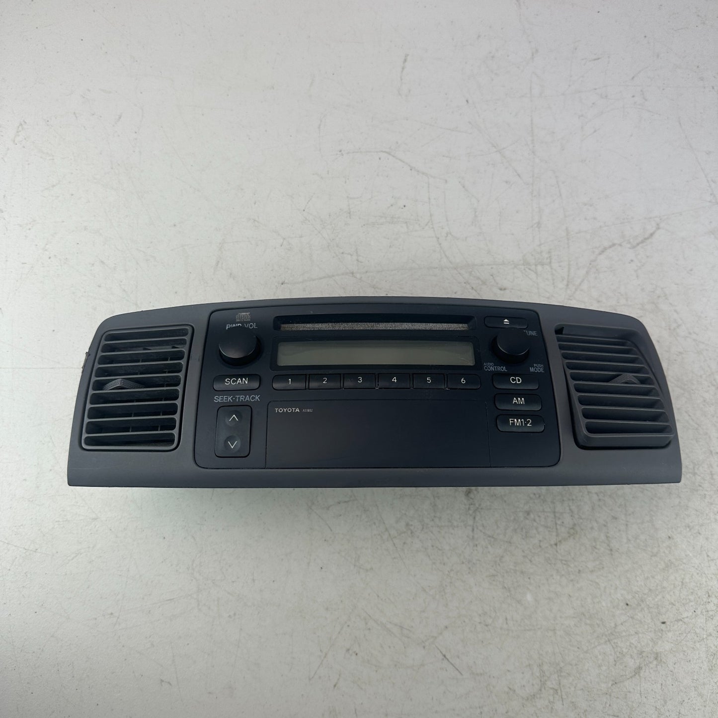 2003-05 TOYOTA COROLLA DASH RADIO CD PLAYER RECEIVER UNIT PANEL W/ AIR VENT OEM
