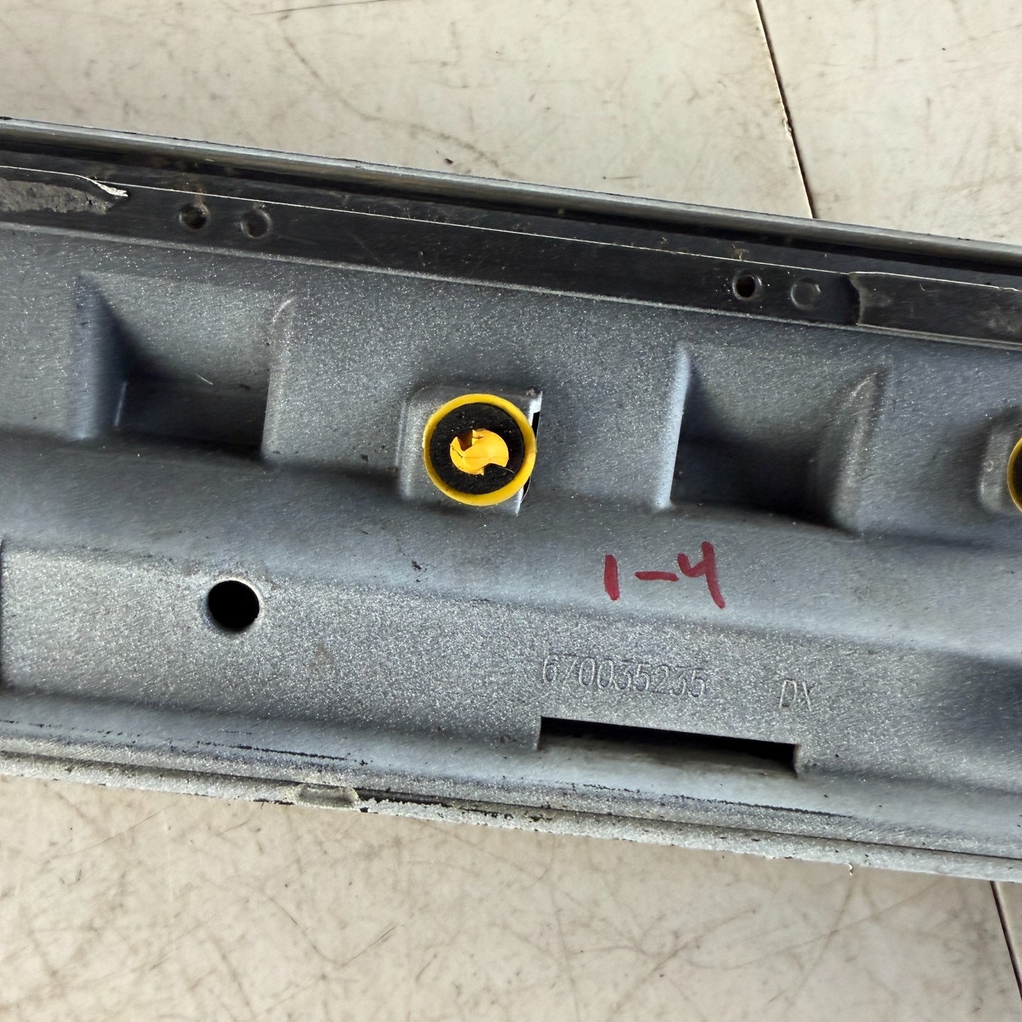2017-2020 MASERATI LEVANTE FRONT RIGHT EXTERIOR DOOR LOWER MOLDING WHITE OEM
