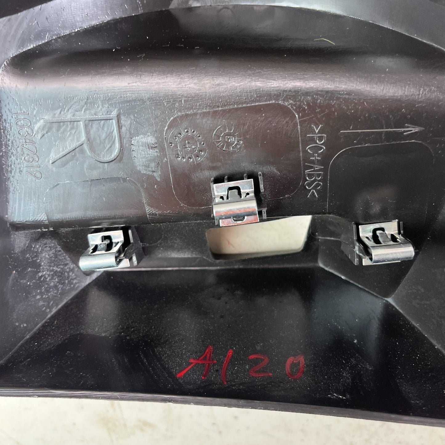 05-13 CHEVROLET CORVETTE C6 RIGHT PASSENGER TARGA TOP STORAGE HOOK COVER OEM