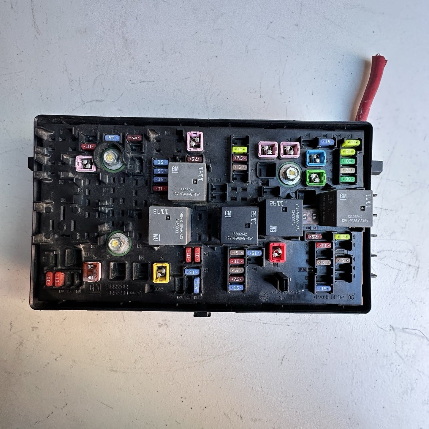 2011-2016 Chevy Cruze Malibu  Engine Relay Fuse Box 812461952