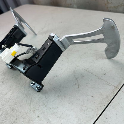 2017 - 2020 MASERATI LEVANTE STEERING WHEEL PADDLE SHIFTER SWITCH SET 670013665
