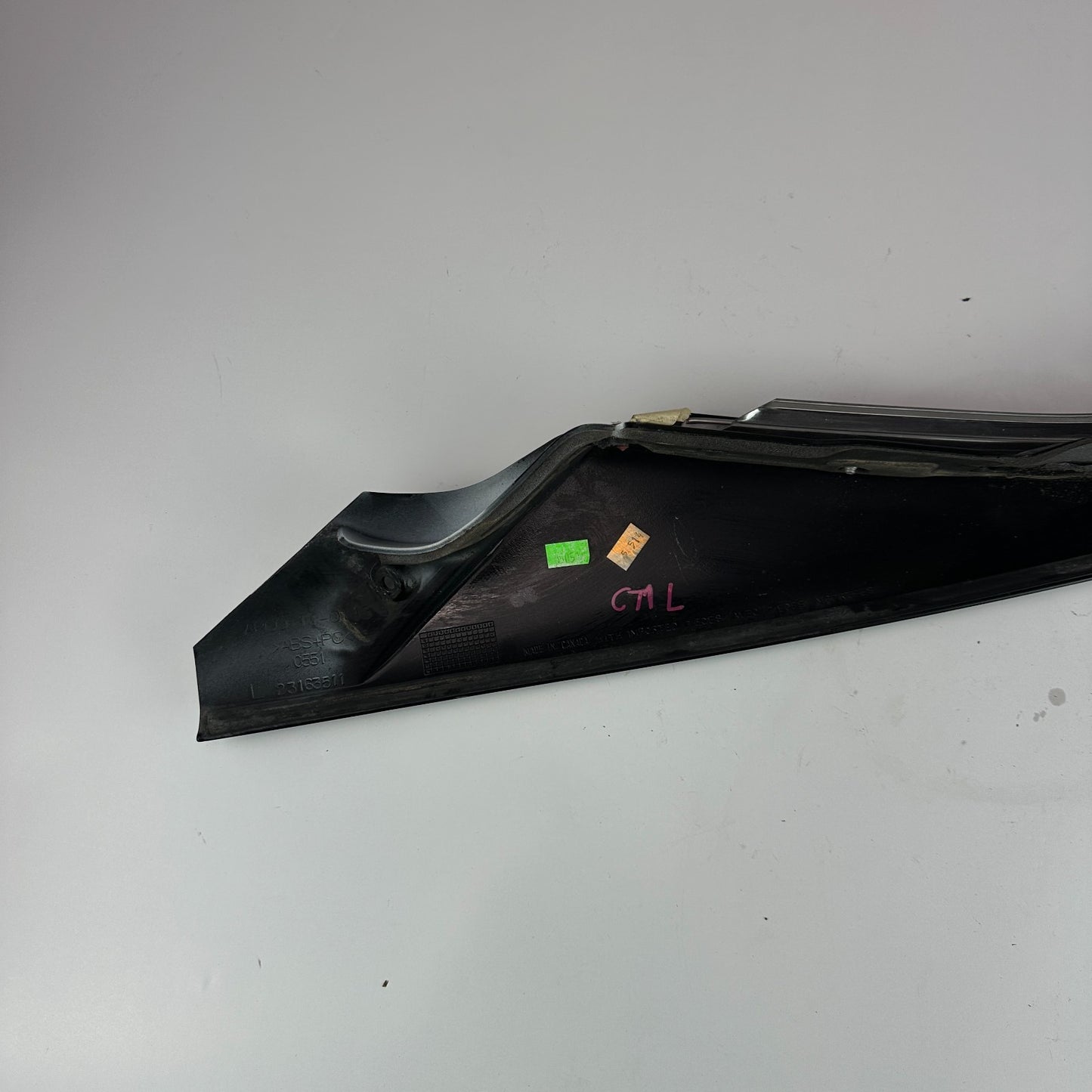 2005-2013 CHEVROLET CORVETTE C6 FRONT LEFT SIDE DOOR WINDOW A-PILLAR MOLDING OEM