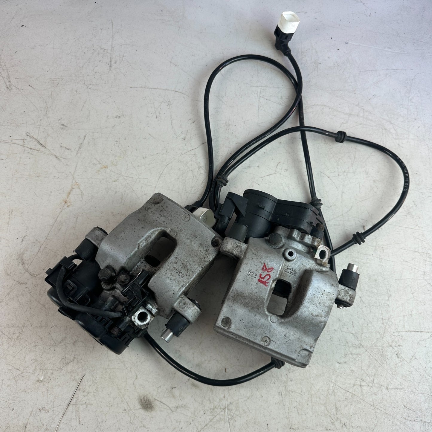 2015-2021 MERCEDES W205 C300 REAR LEFT & RIGHT BRAKE CALIPER W/O PADS PAIR OEM