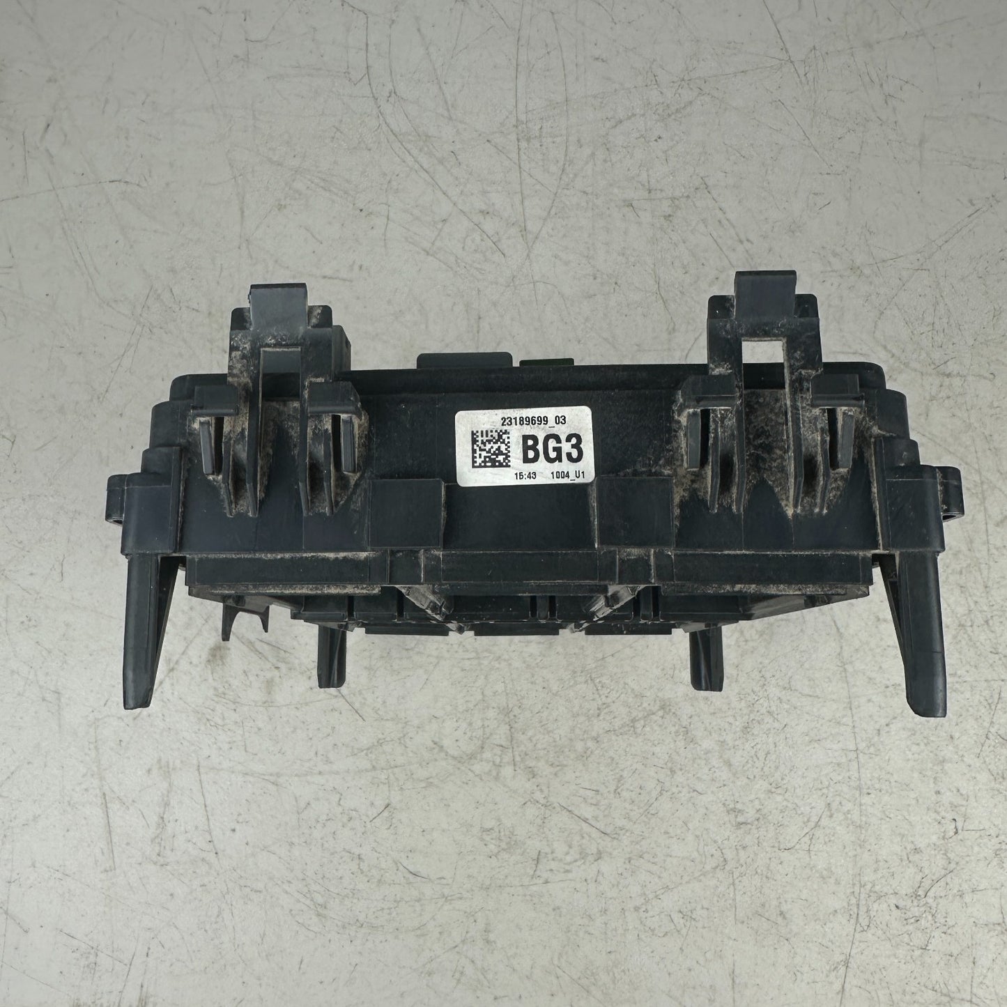 2014-2019 CHEVROLET CORVETTE C7 UNDER HOOD RELAY FUSE BOX ASSEMBLY 23189699 OEM