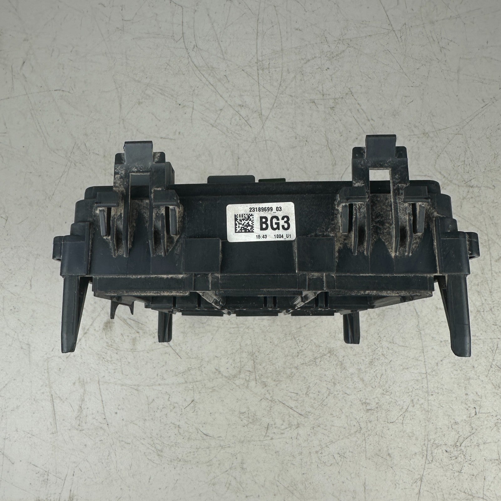 2014-2019 CHEVROLET CORVETTE C7 UNDER HOOD RELAY FUSE BOX ASSEMBLY 23189699 OEM
