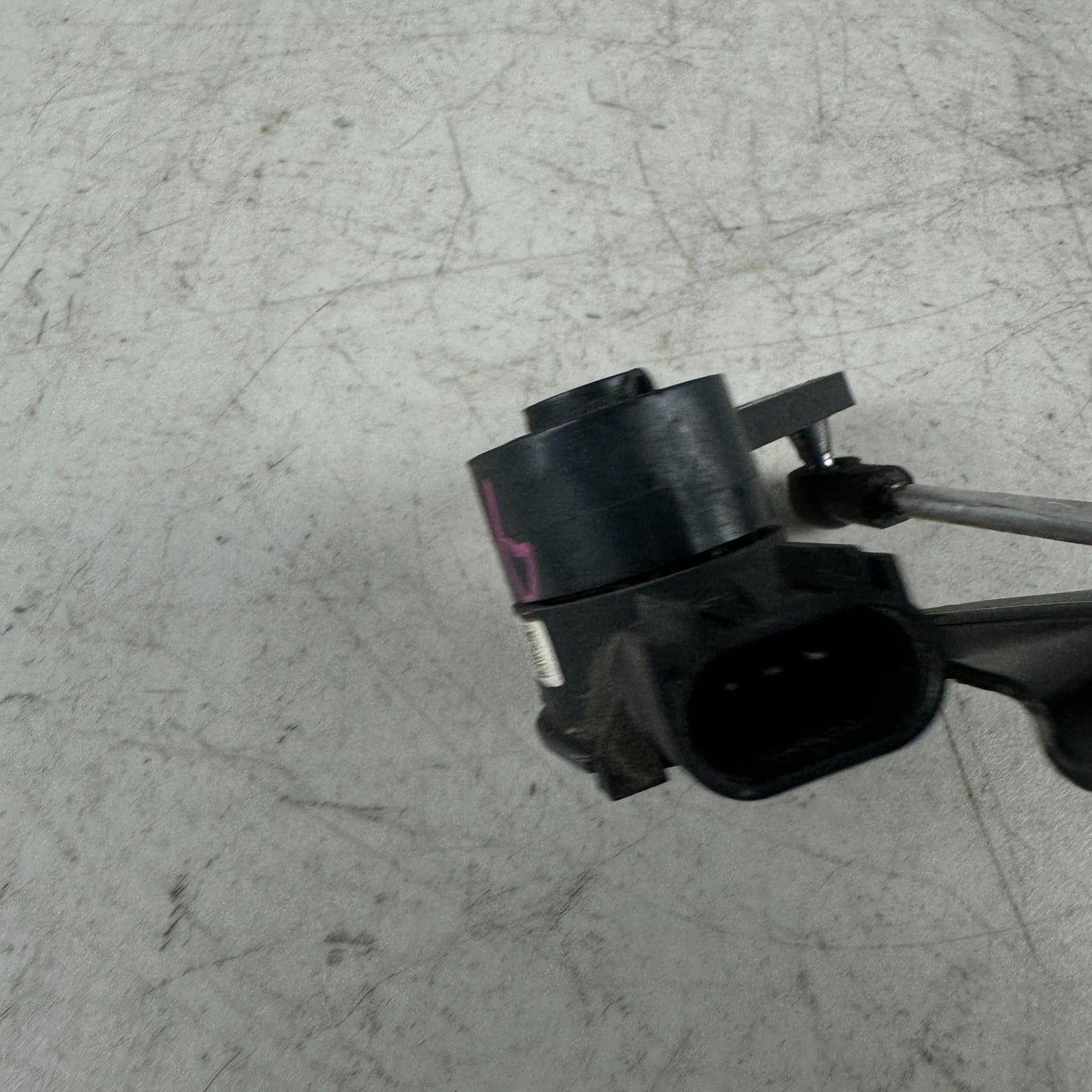 2016-24 CHEVROLET CAMARO REAR RIGHT SIDE SUSPENSION RIDE HEIGHT LEVEL SENSOR OEM