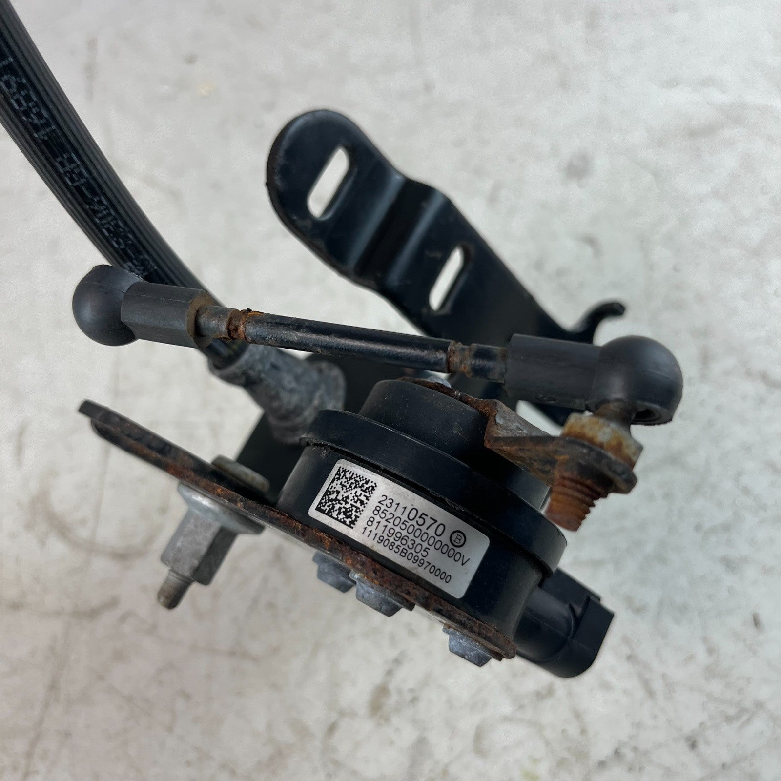 14-19 CHEVY CORVETTE REAR RIGHT SUSPENSION HEIGHT LEVEL SENSOR W/ WIRE 23110570