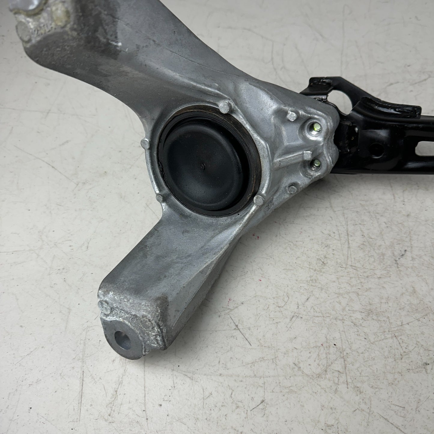 2017-2019 HONDA CR-V FRONT RIGHT PASSENGER SIDE ENIGNE MOTOR SUPPORT MOUNT OEM