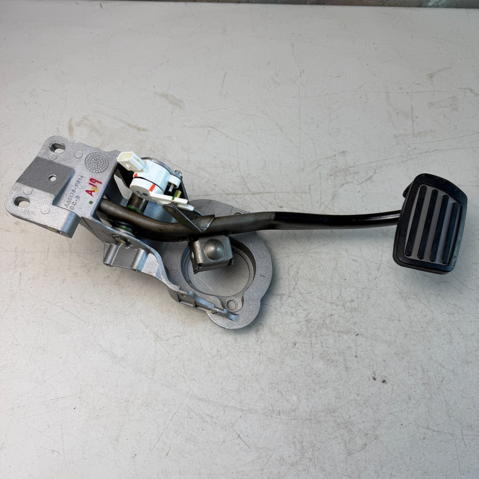 2023 CHEVROLET CAMARO ZL1 BRAKE FOOT STOP PEDAL ASSEMBLY W/ BRACKET 85625850 OEM