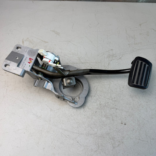 2023 CHEVROLET CAMARO ZL1 BRAKE FOOT STOP PEDAL ASSEMBLY W/ BRACKET 85625850 OEM