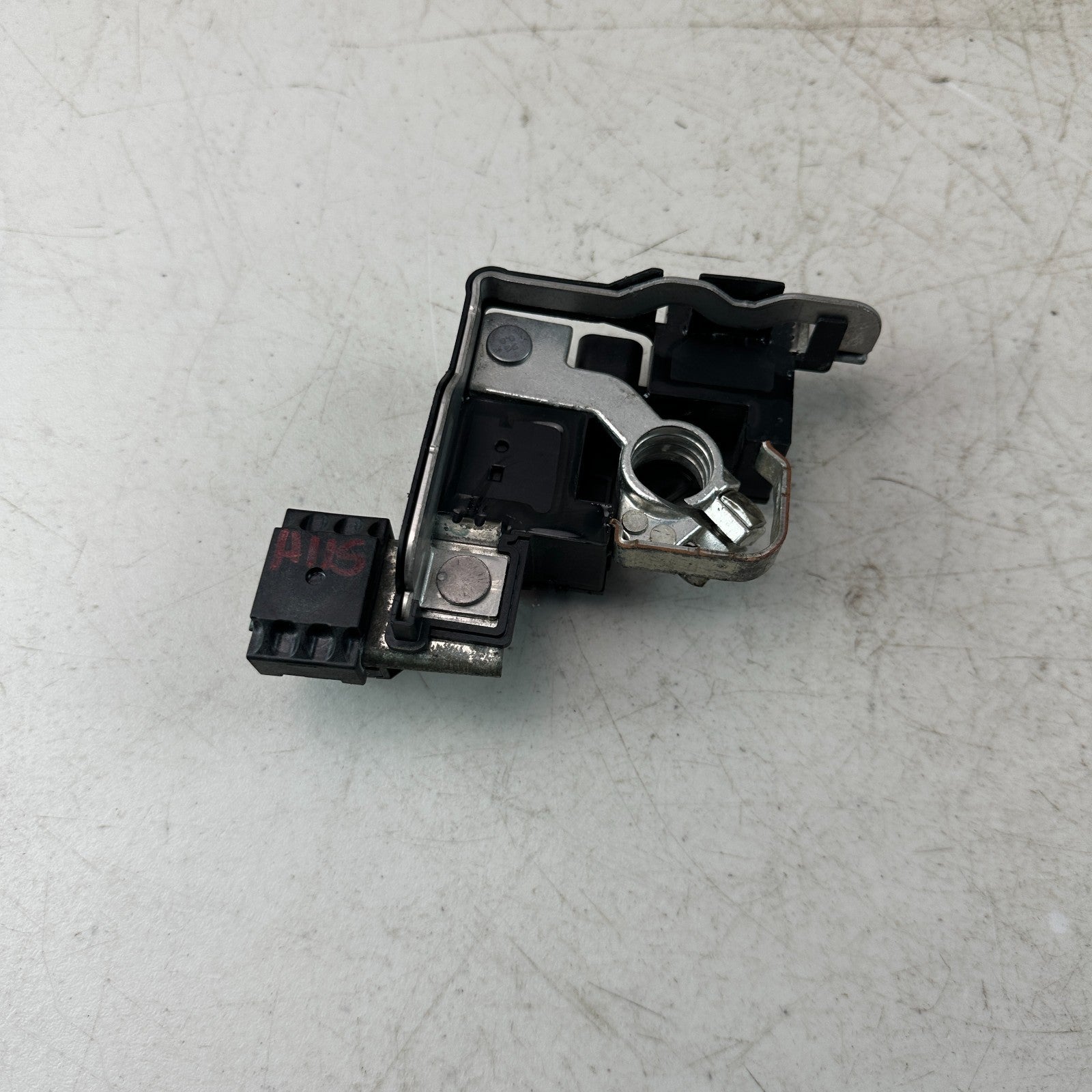 2015-2021 MERCEDES C300 BATTERY TERMINAL CURRENT SENSOR CONNECTOR A2469067901