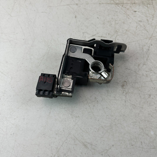 2015-2021 MERCEDES C300 BATTERY TERMINAL CURRENT SENSOR CONNECTOR A2469067901