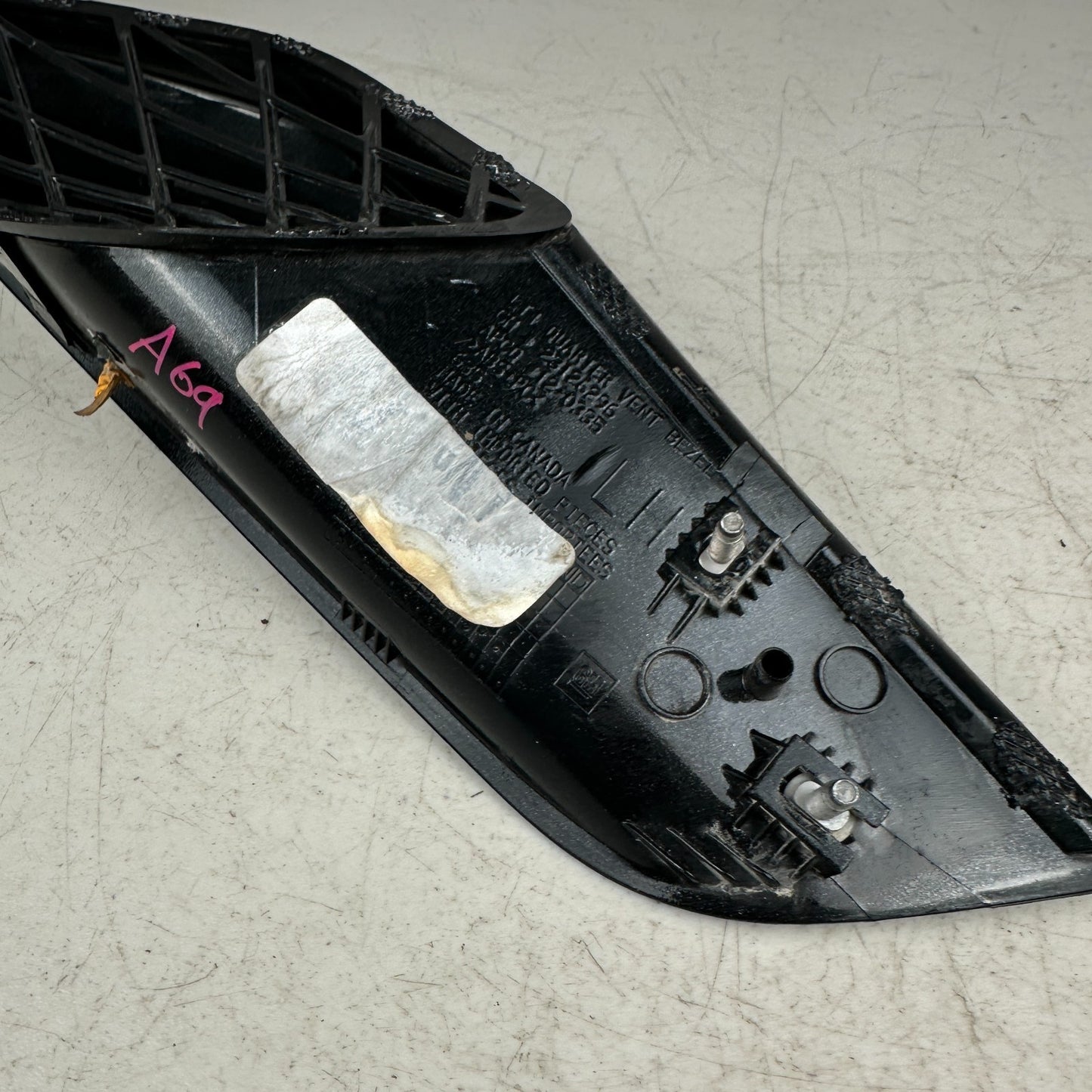 2014-2019 CHEVROLET CORVETTE LEFT SIDE QAURTER PANEL SCOOP VENT BEZEL 23126296