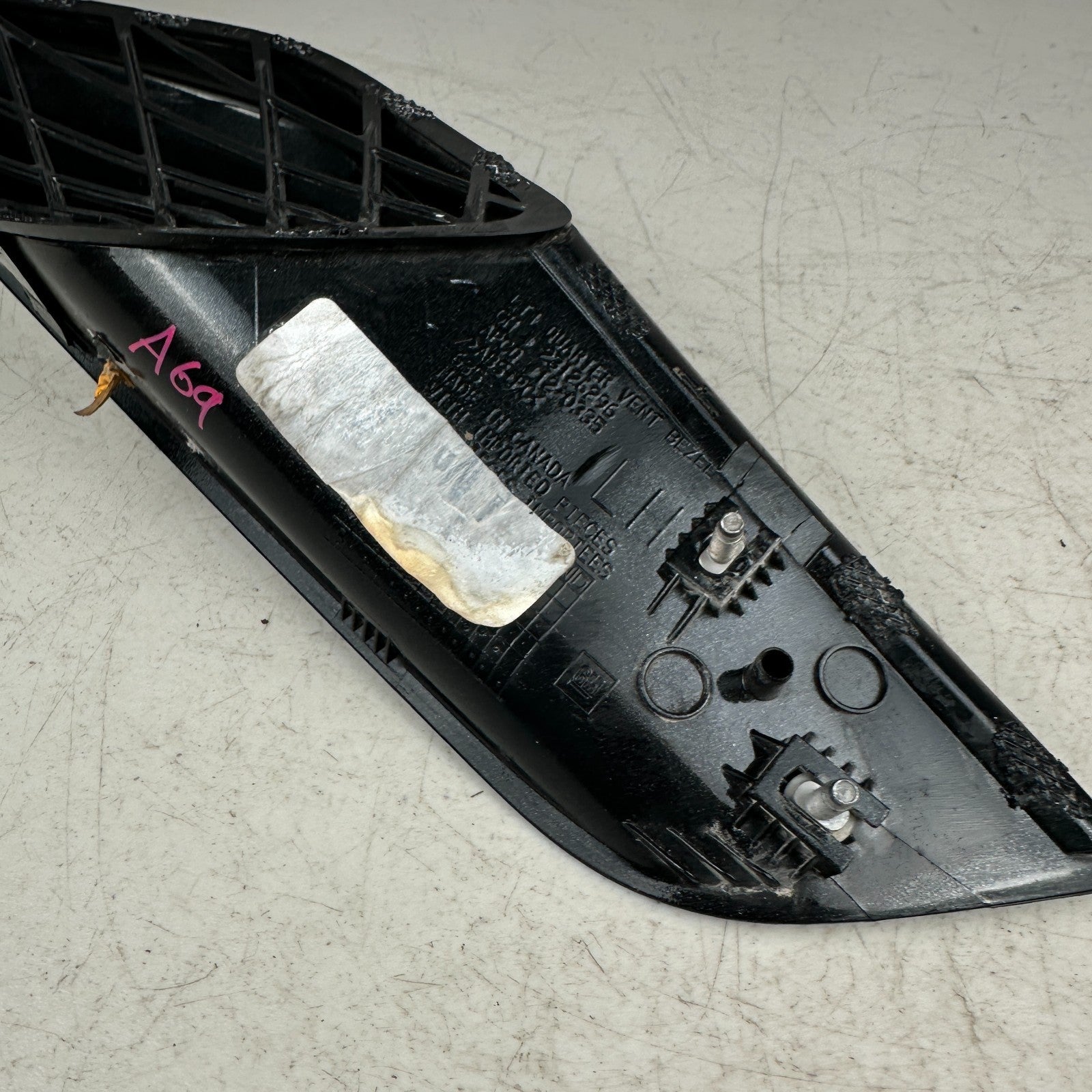 2014-2019 CHEVROLET CORVETTE LEFT SIDE QAURTER PANEL SCOOP VENT BEZEL 23126296