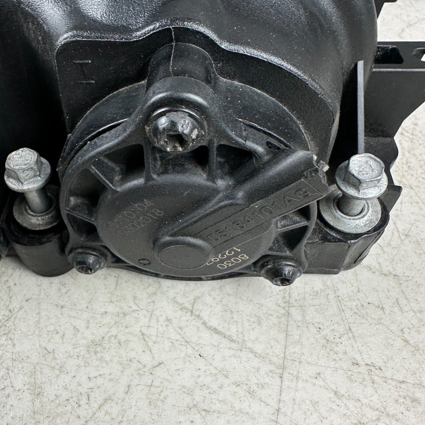 2012-2023 DODGE CHARGER 3.6L V6 LEFT SIDE ENGINE CYLINDER HEAD VALVE COVER OEM