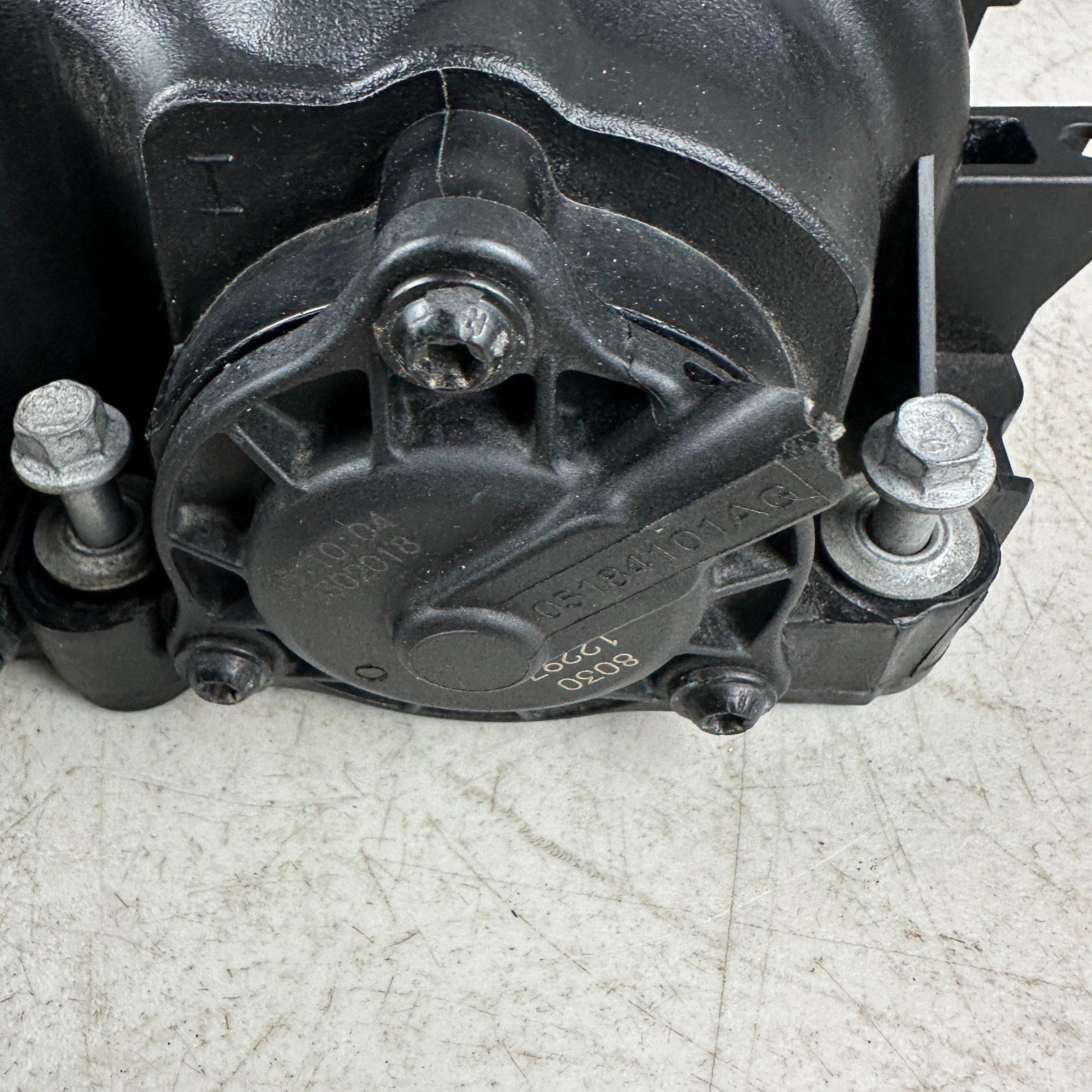 2012-2023 DODGE CHARGER 3.6L V6 LEFT SIDE ENGINE CYLINDER HEAD VALVE COVER OEM