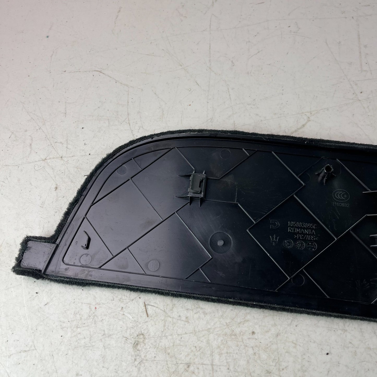 2017 - 2020 MASERATI LEVANTE CENTER CONSOLE LEFT COVER TRIM PANEL 105883895C OEM