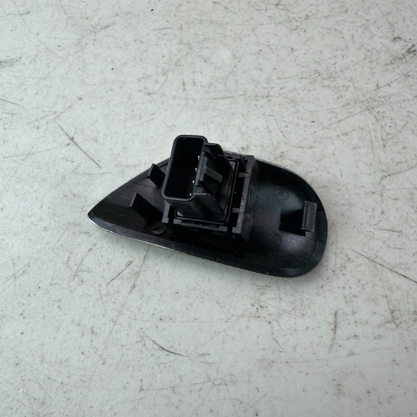 2005-2013 CHEVY CORVETTE LEFT DRIVER SIDE DOOR RELEASE SWITCH BUTTON 10362041
