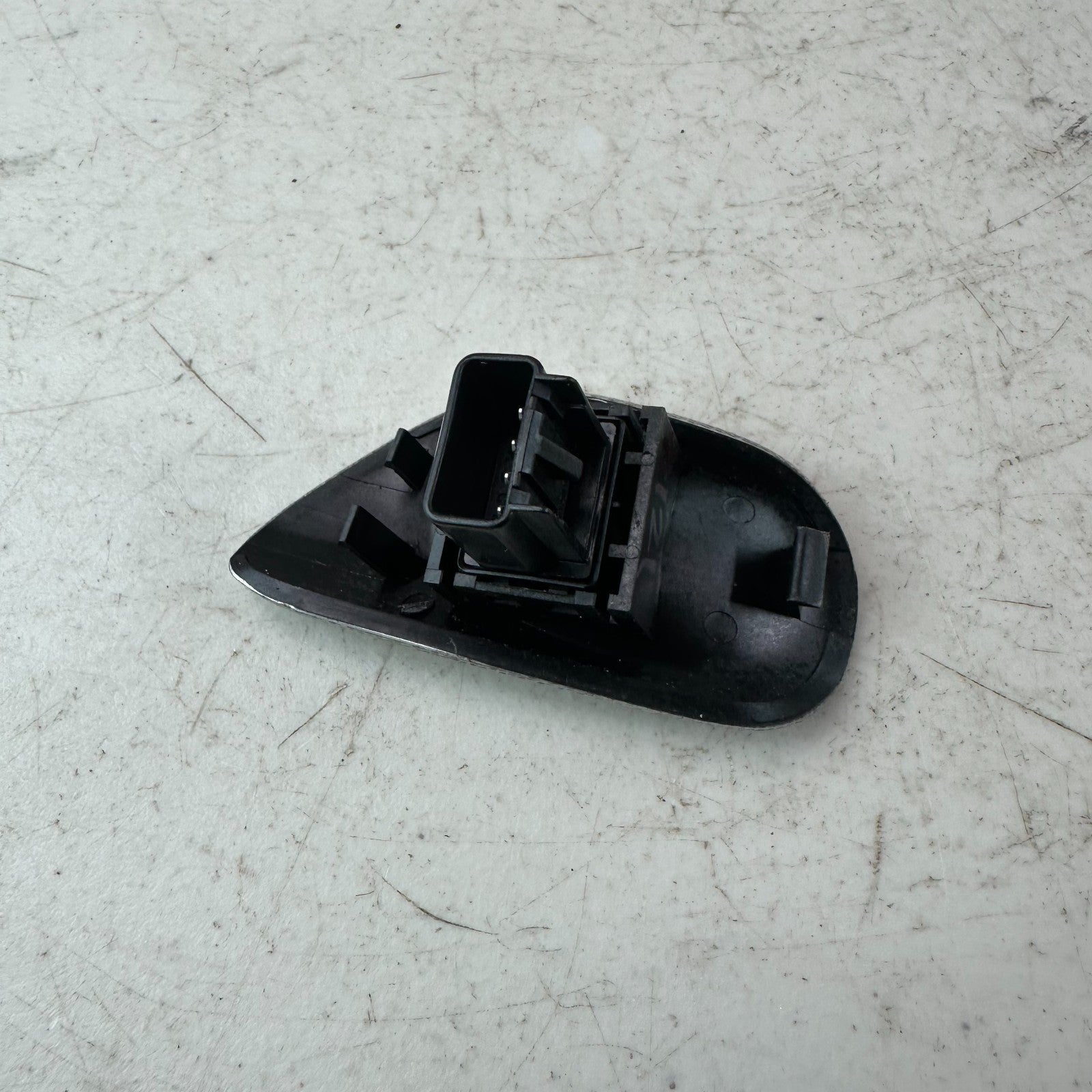 2005-2013 CHEVY CORVETTE LEFT DRIVER SIDE DOOR RELEASE SWITCH BUTTON 10362041
