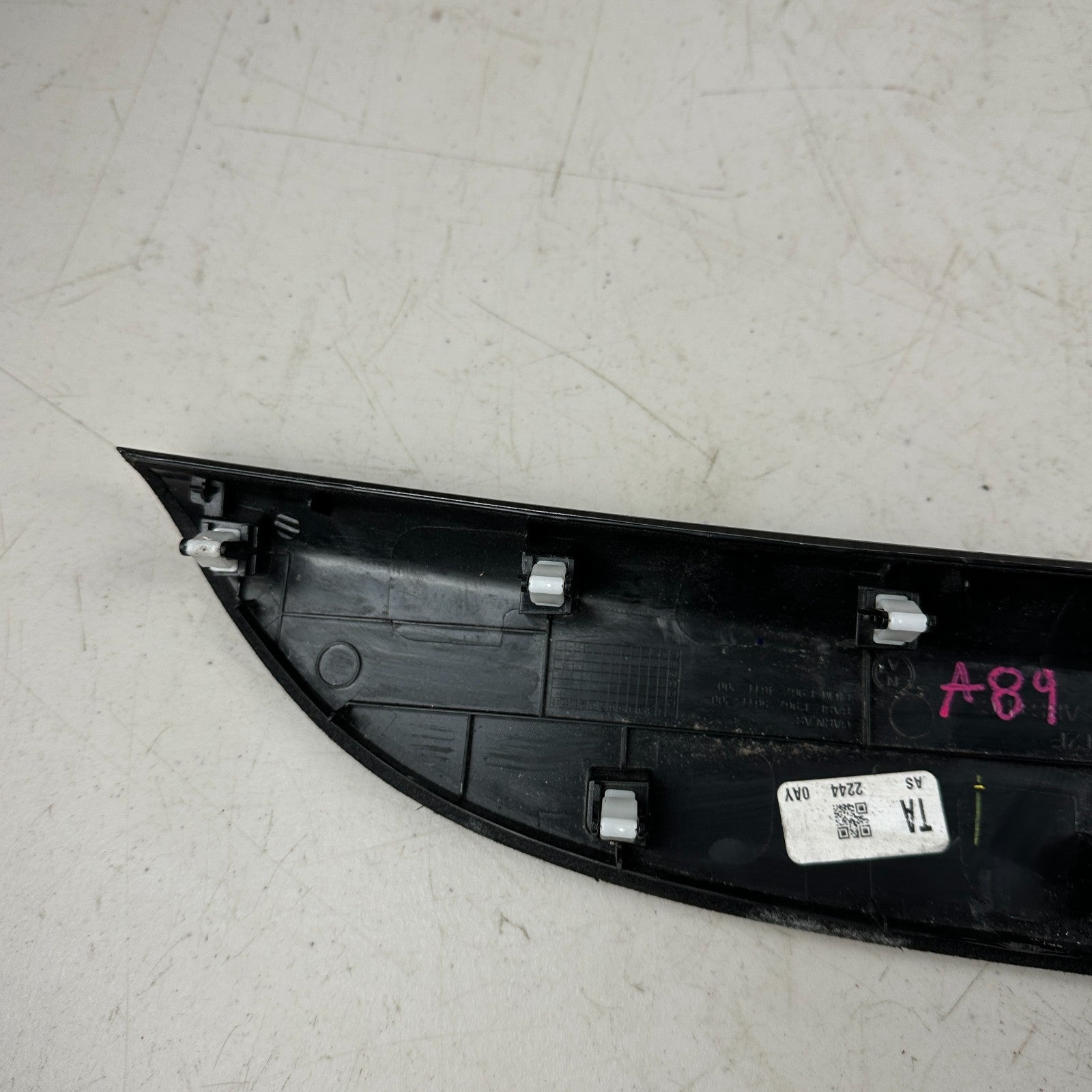 2013 - 2017 HONDA ACCORD FRONT RIGHT DASH AC HEATER AIR VENT PANEL E967-5611-200