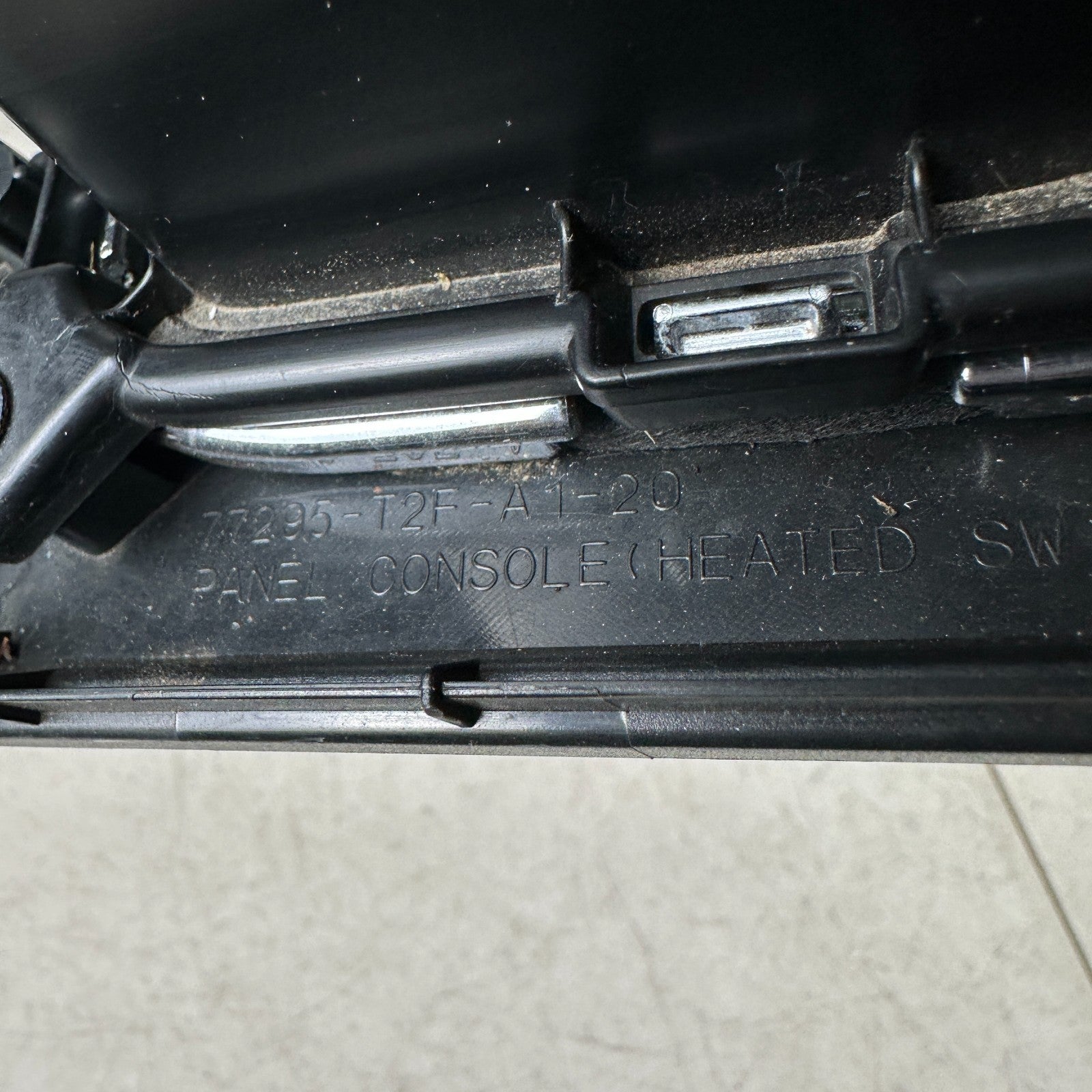 13-17 HONDA ACCORD CENTER CONSOLE FLOOR SHIFTER PANEL W/ CUP HOLDER OEM GLOSS BK