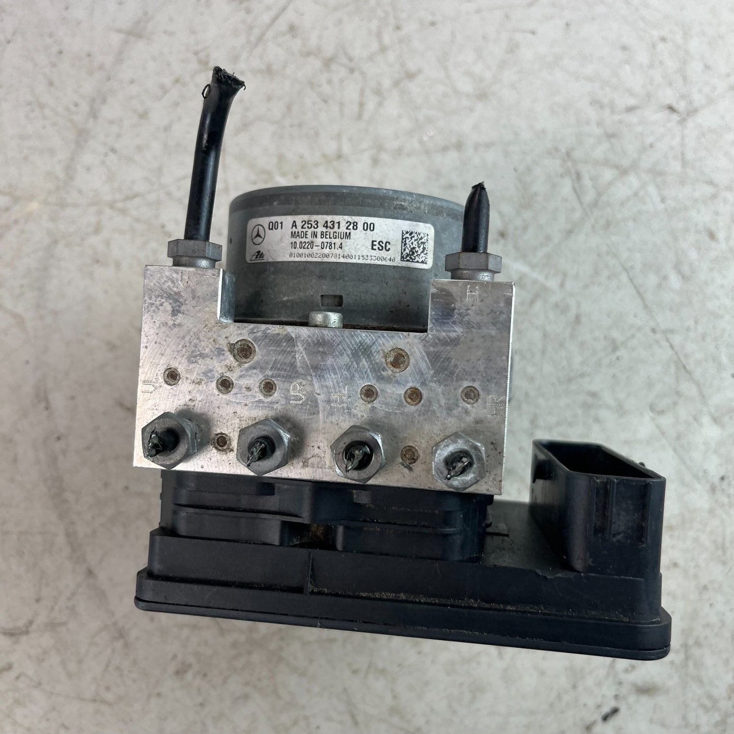 2015-2016 MERCEDES W205 C300 ABS ANTI-LOCK BRAKE PUMP CONTROL MODULE A2539011400