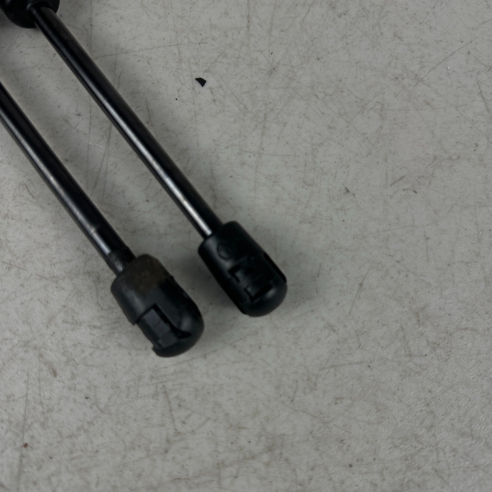08-23 DODGE CHALLENGER REAR TRUNK LID LEFT & RIGHT SIDE SHOCK LIFT SUPPORT OEM