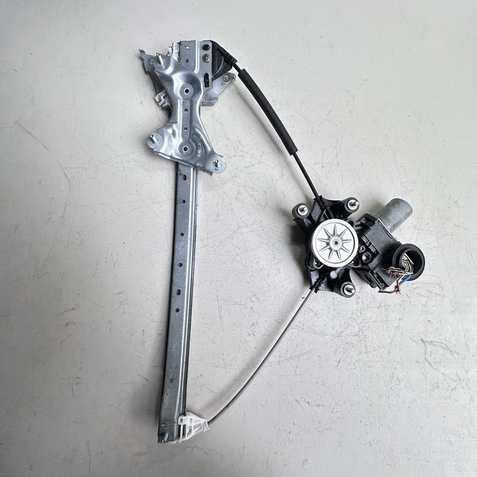 2020-22 TOYOTA COROLLA FRONT LEFT DRIVER SIDE DOOR WINDOW REGULATOR & MOTOR OEM